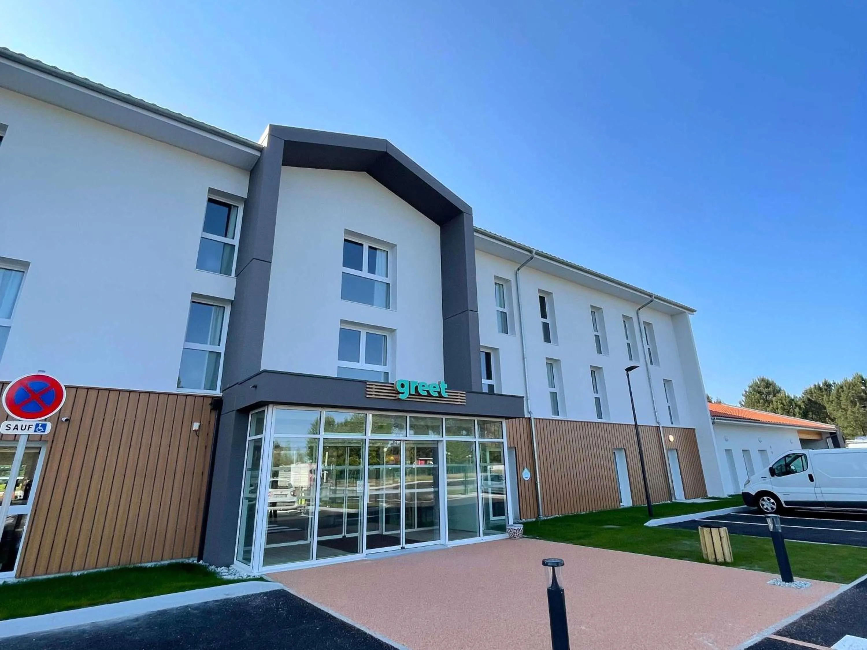 Property building in greet hotel Castets Coeur des Landes