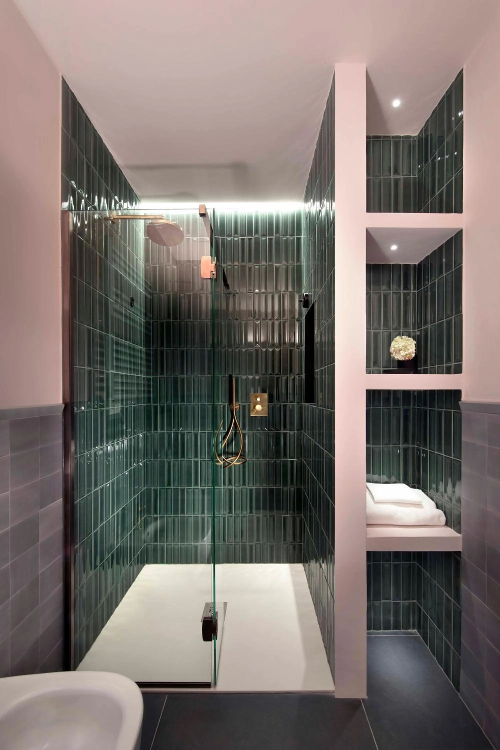 Shower in Agora' - Boutique Stays
