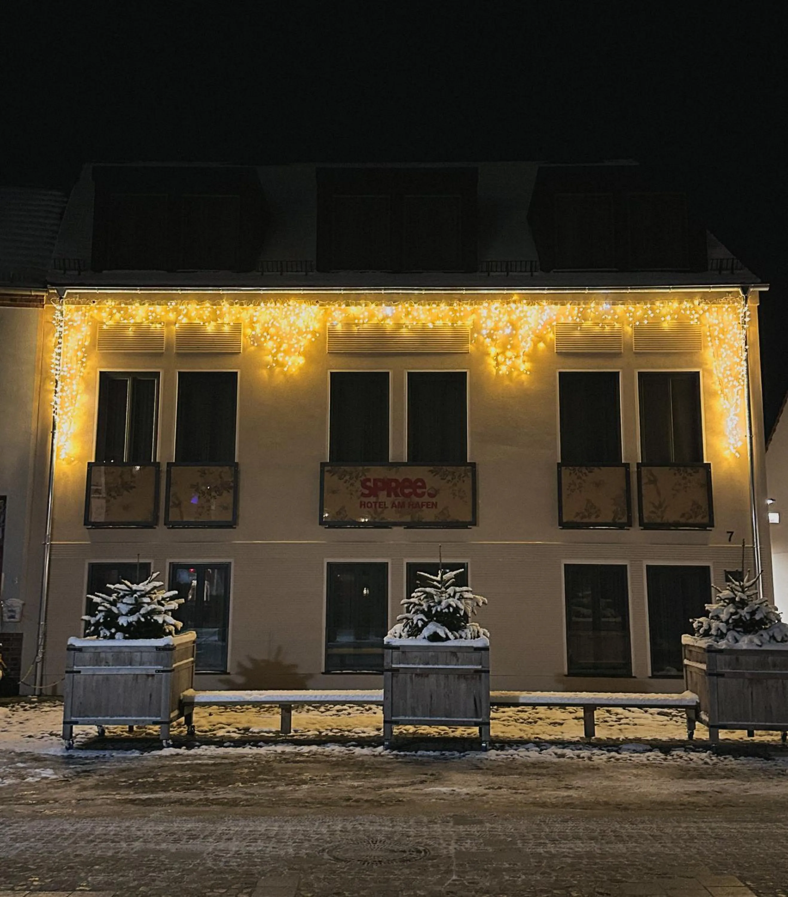 Property building in SPREE. Hotel am Hafen