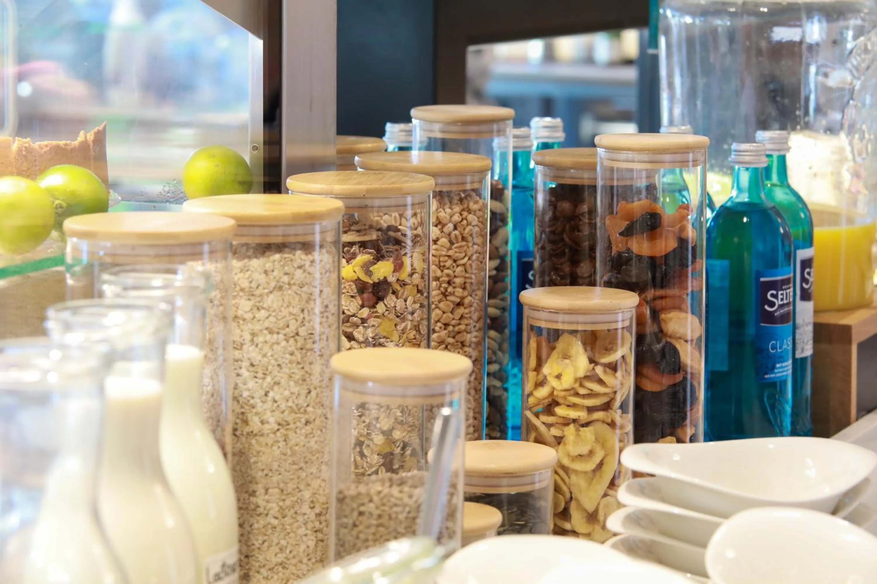 Buffet breakfast in SPREE. Hotel am Hafen