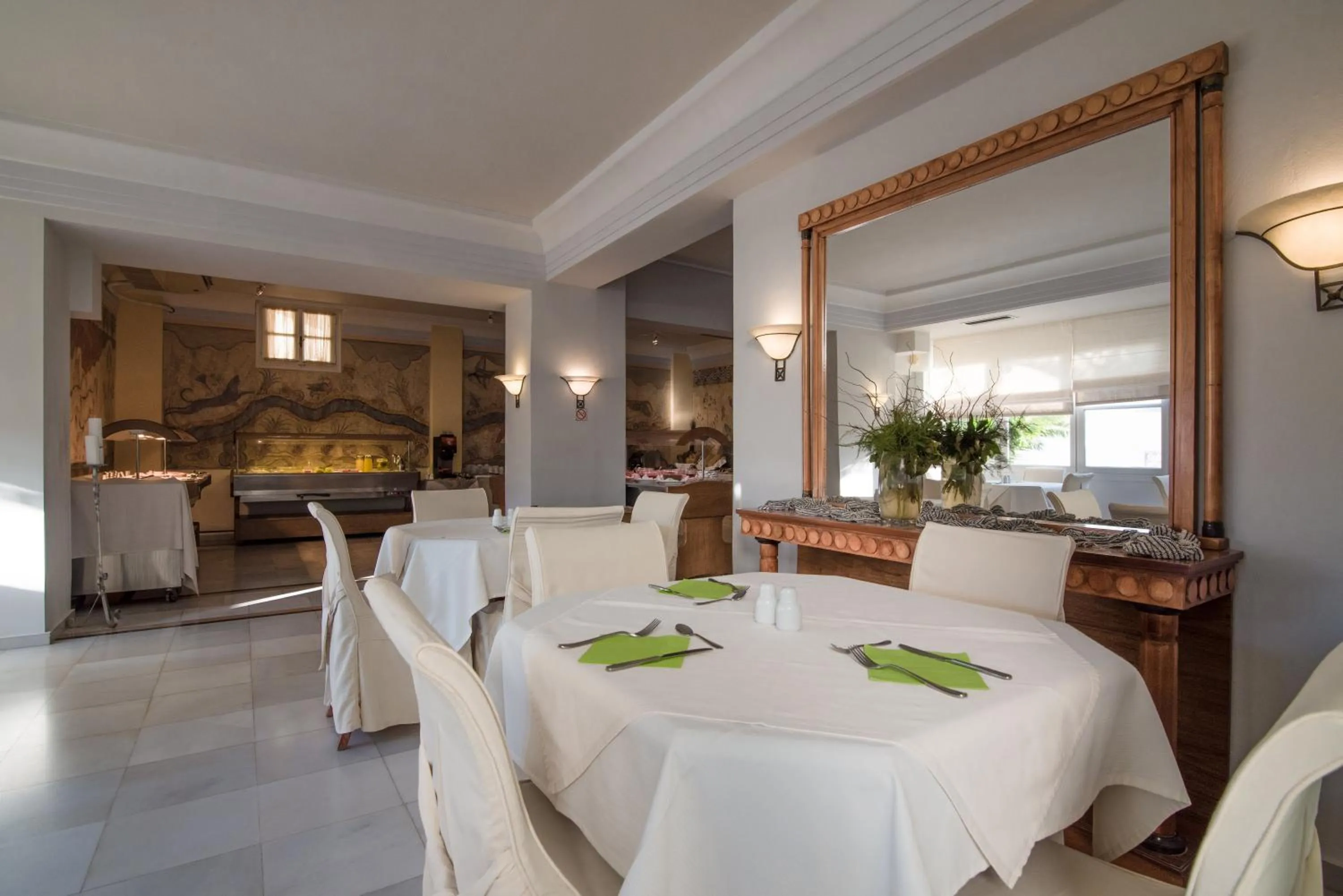 Restaurant/places to eat in Antinea Suites Hotel & Spa