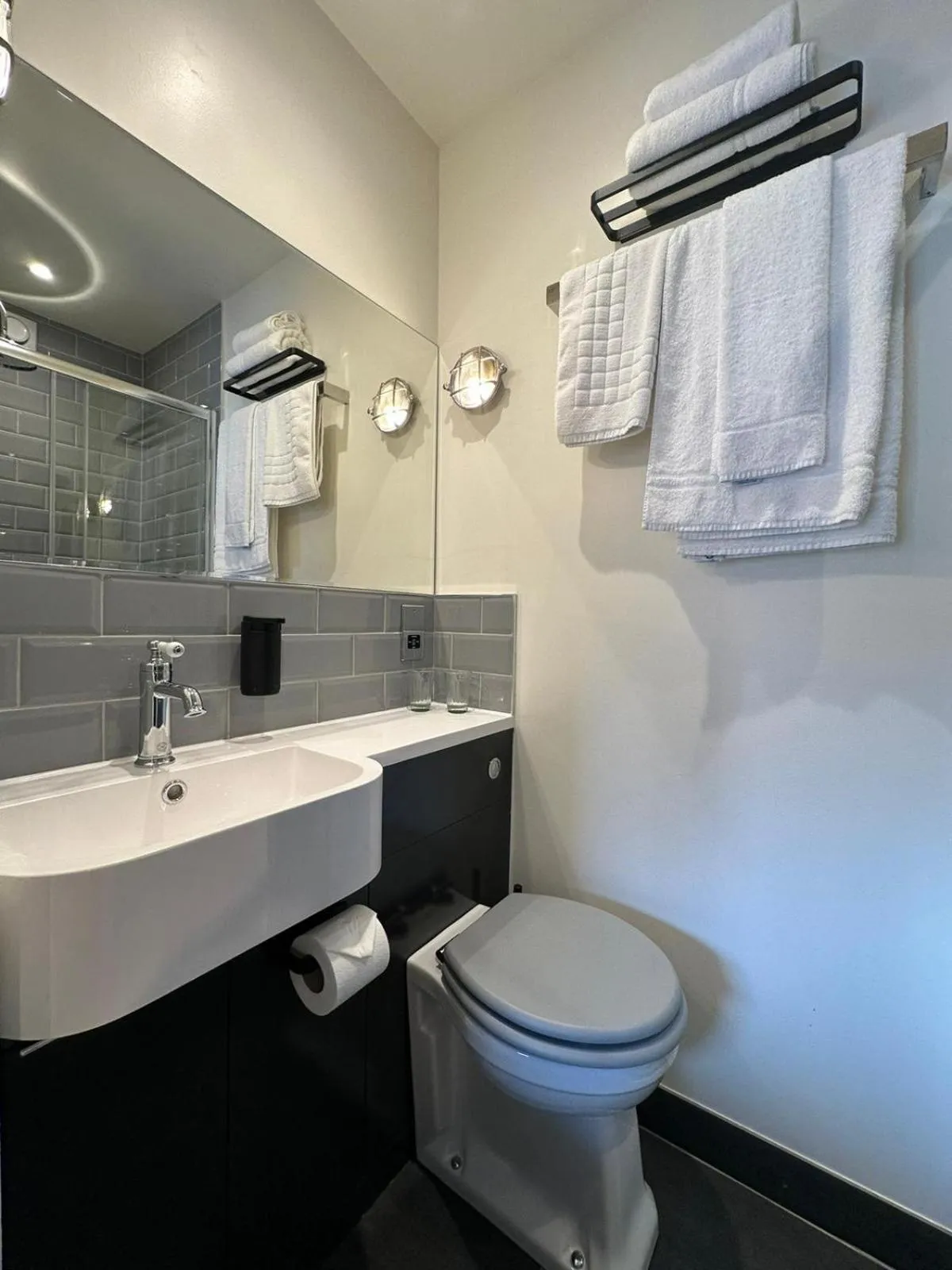 Rooms Above Sugar Boat