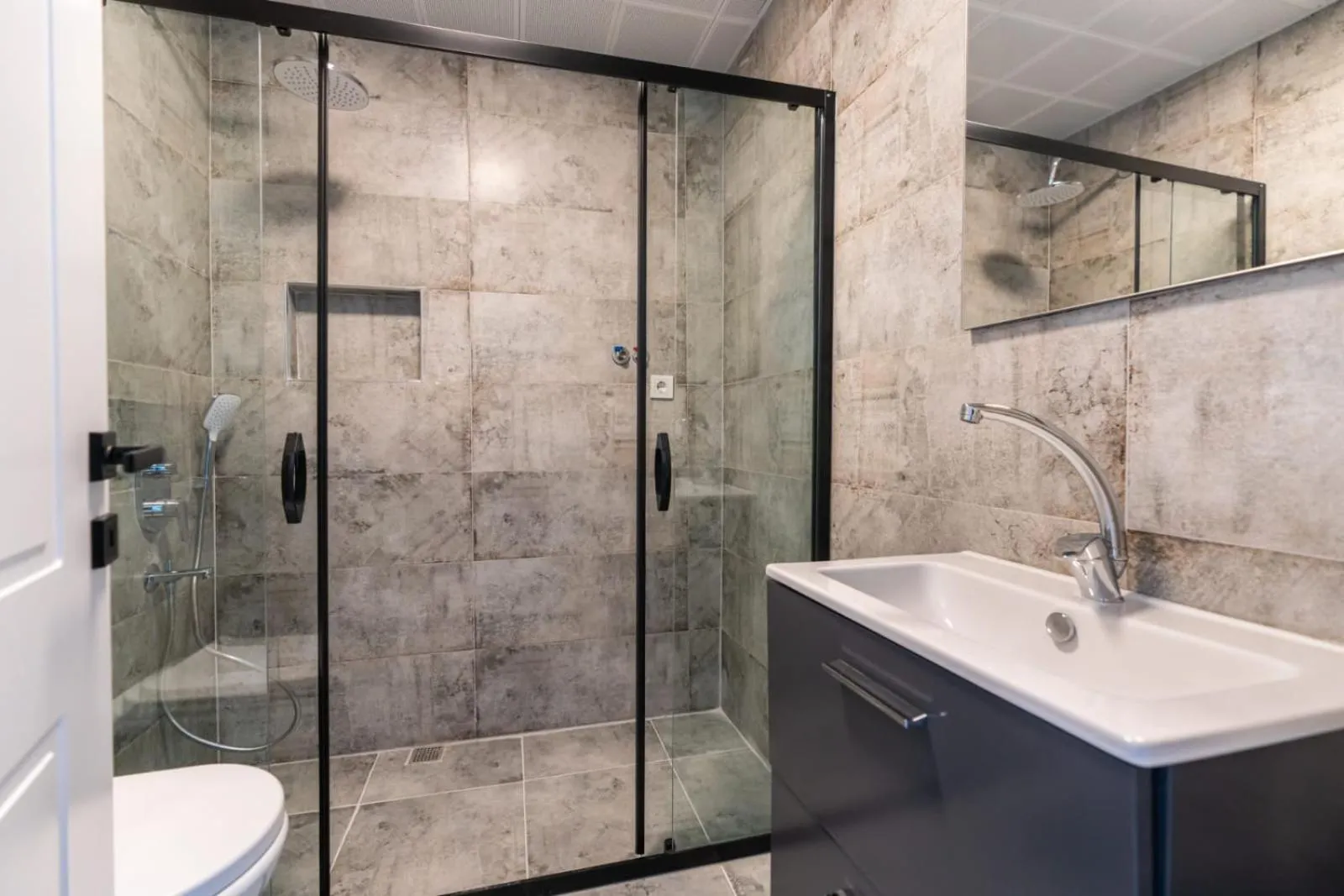 Shower in TAYLA SUİT