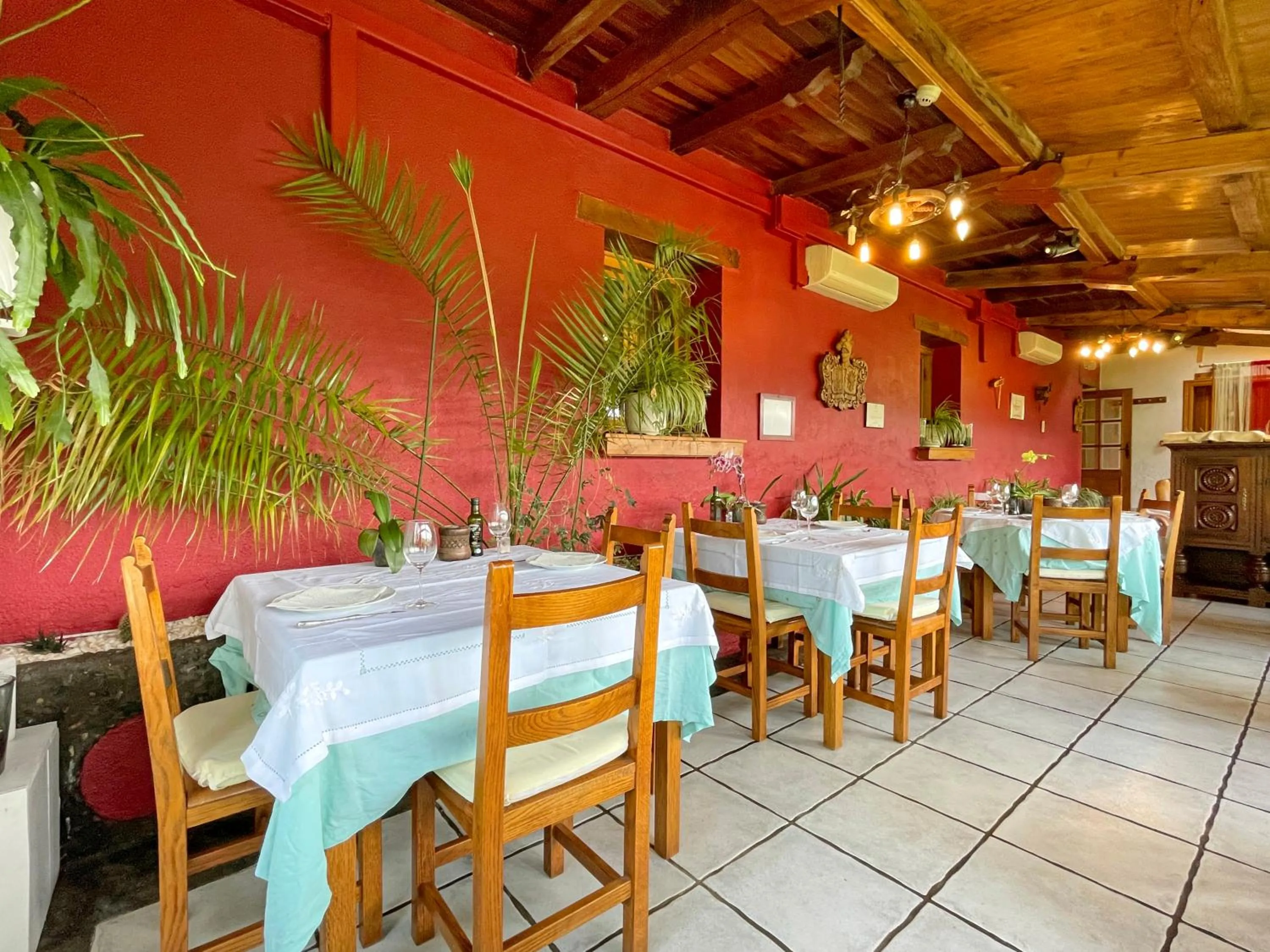 Restaurant/places to eat in Hotel Peruskenea