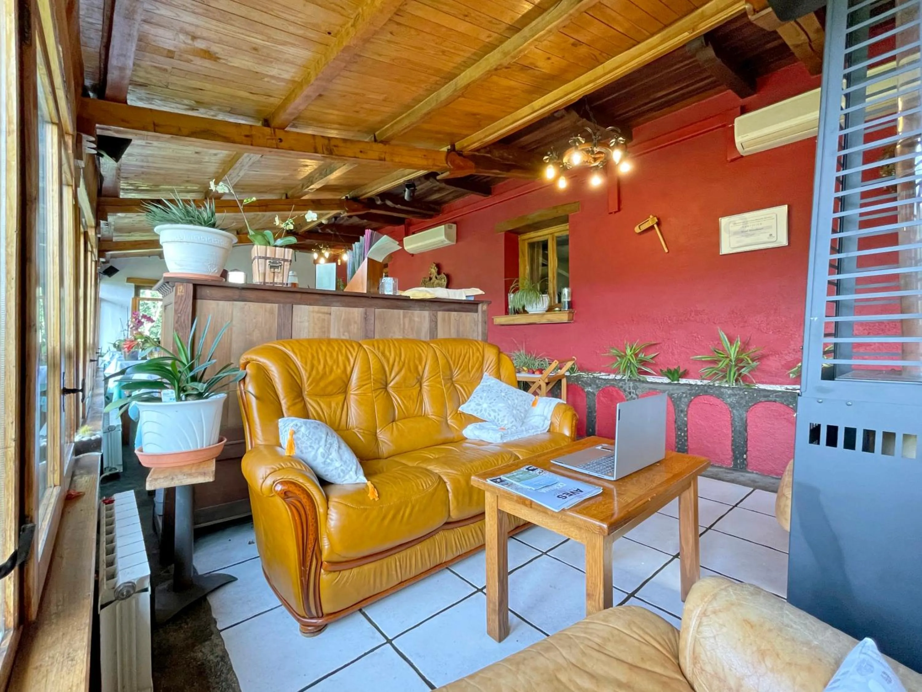 Restaurant/places to eat in Hotel Peruskenea