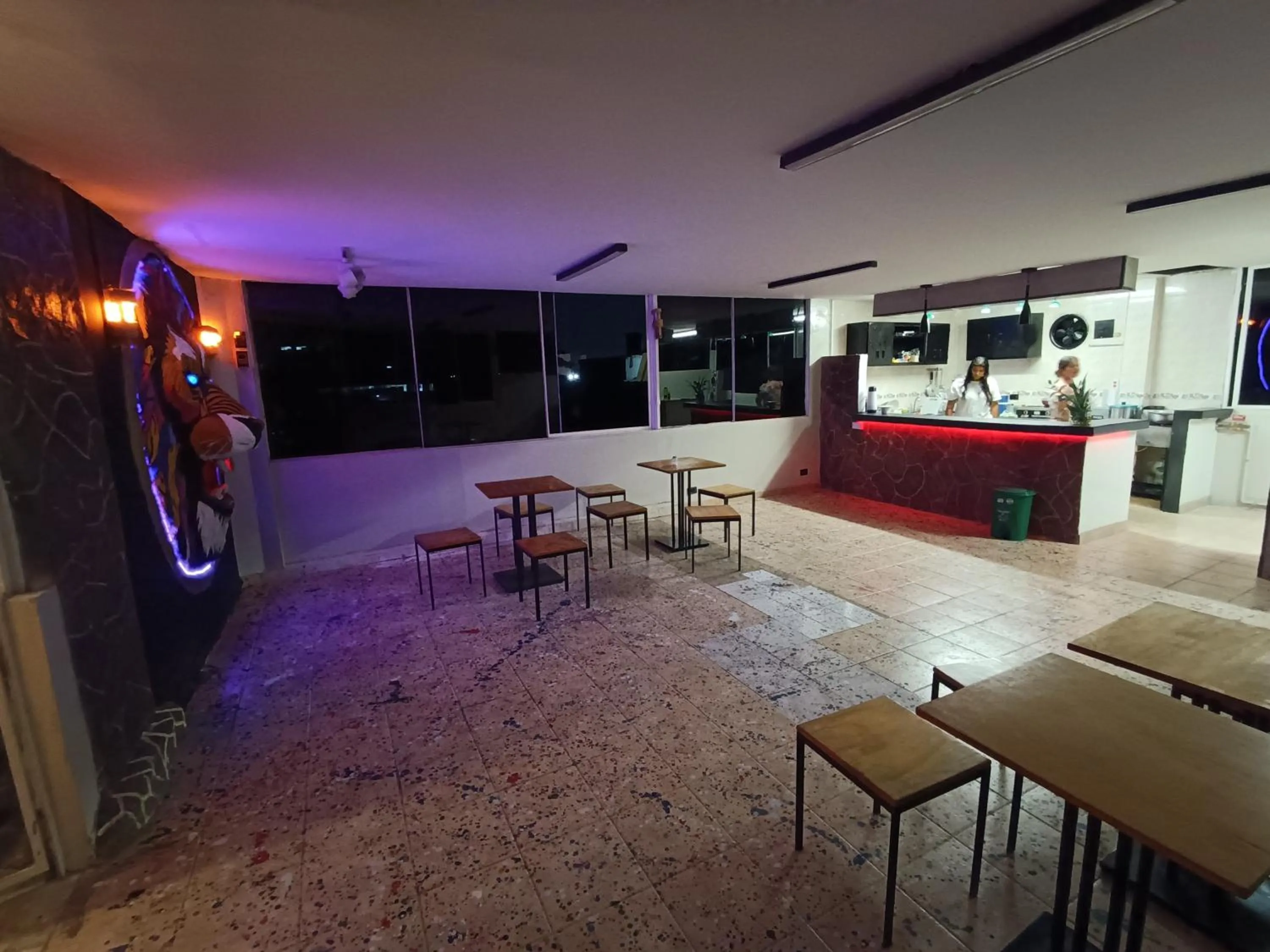 Restaurant/places to eat in Hotel Grand ilama