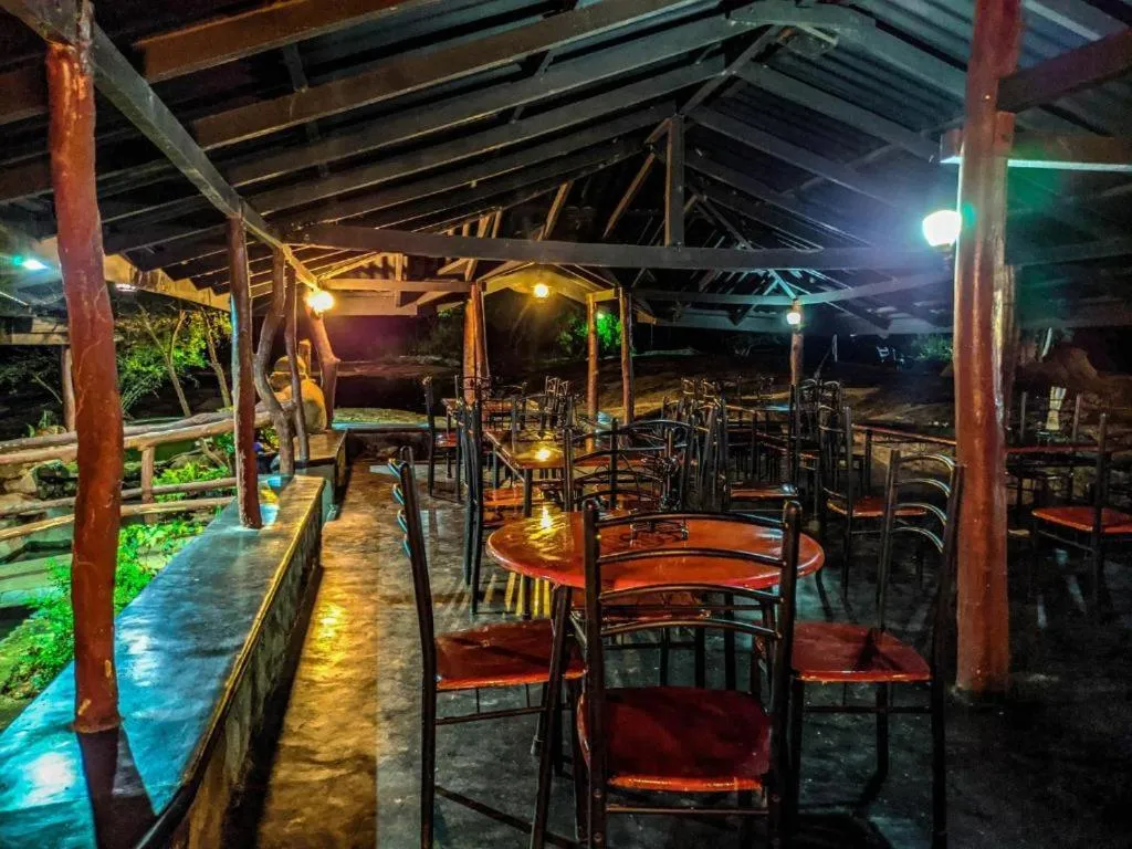 Restaurant/places to eat in Vintara Eco Resort