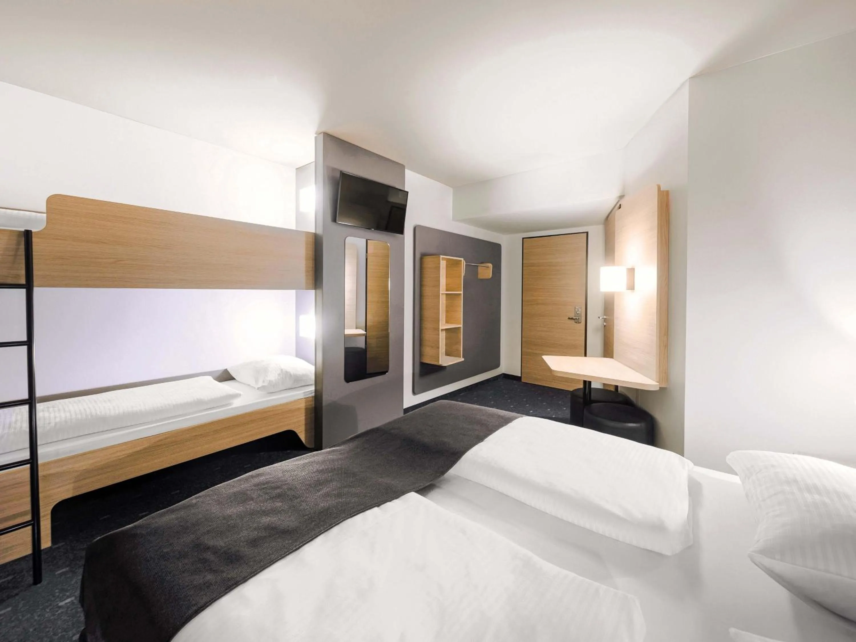 Photo of the whole room, Bed in B&B Hotel Dessau