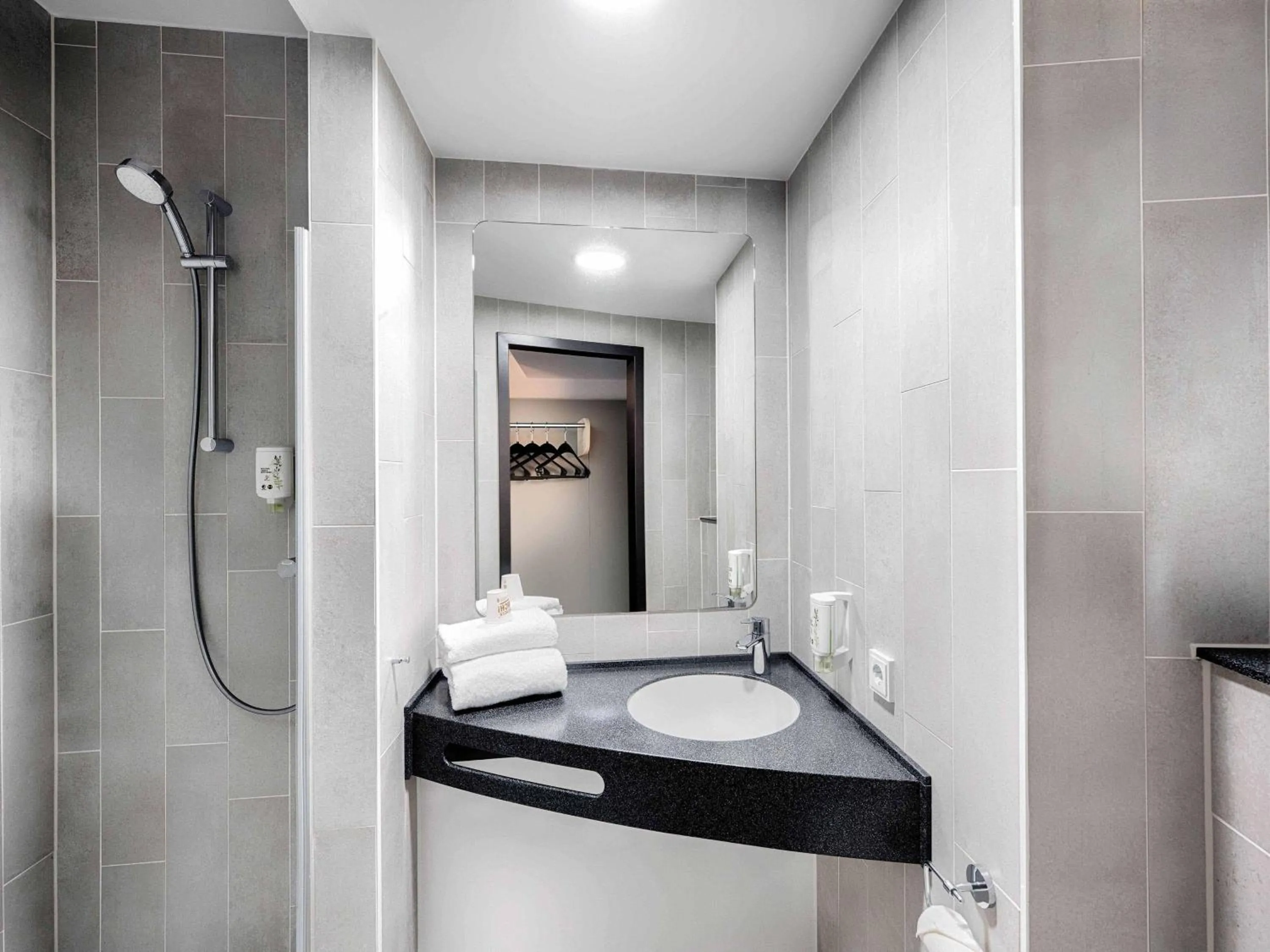 Shower in B&B HOTEL Vejle