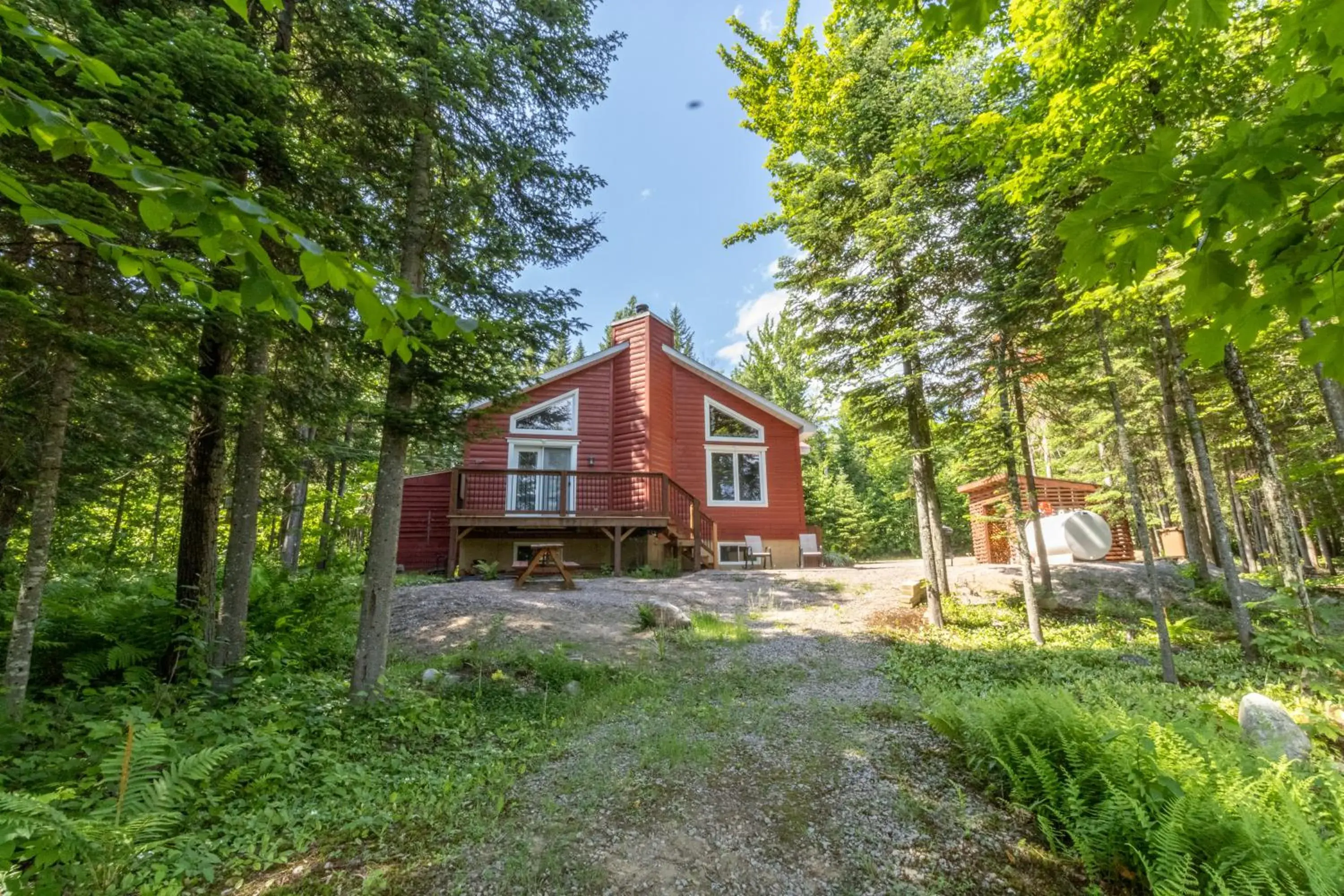 Les Chalets Tourisma - Chalet dans les bois avec lac privé - Le Colibri Les Chalets Tourisma - Chalet dans les bois avec lac privé - Le Colibri