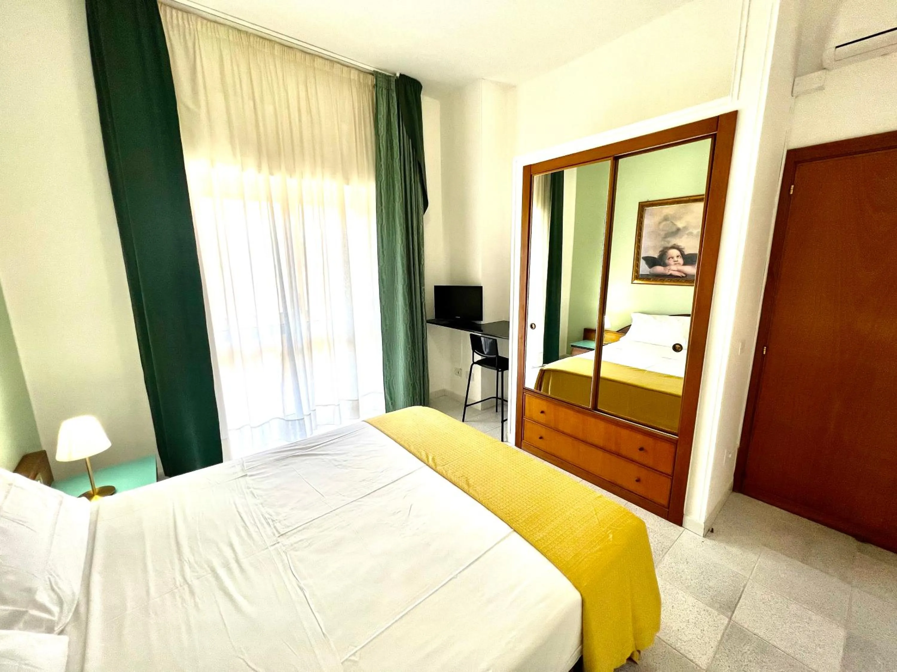 Photo of the whole room, Bed in Hotel Minerva