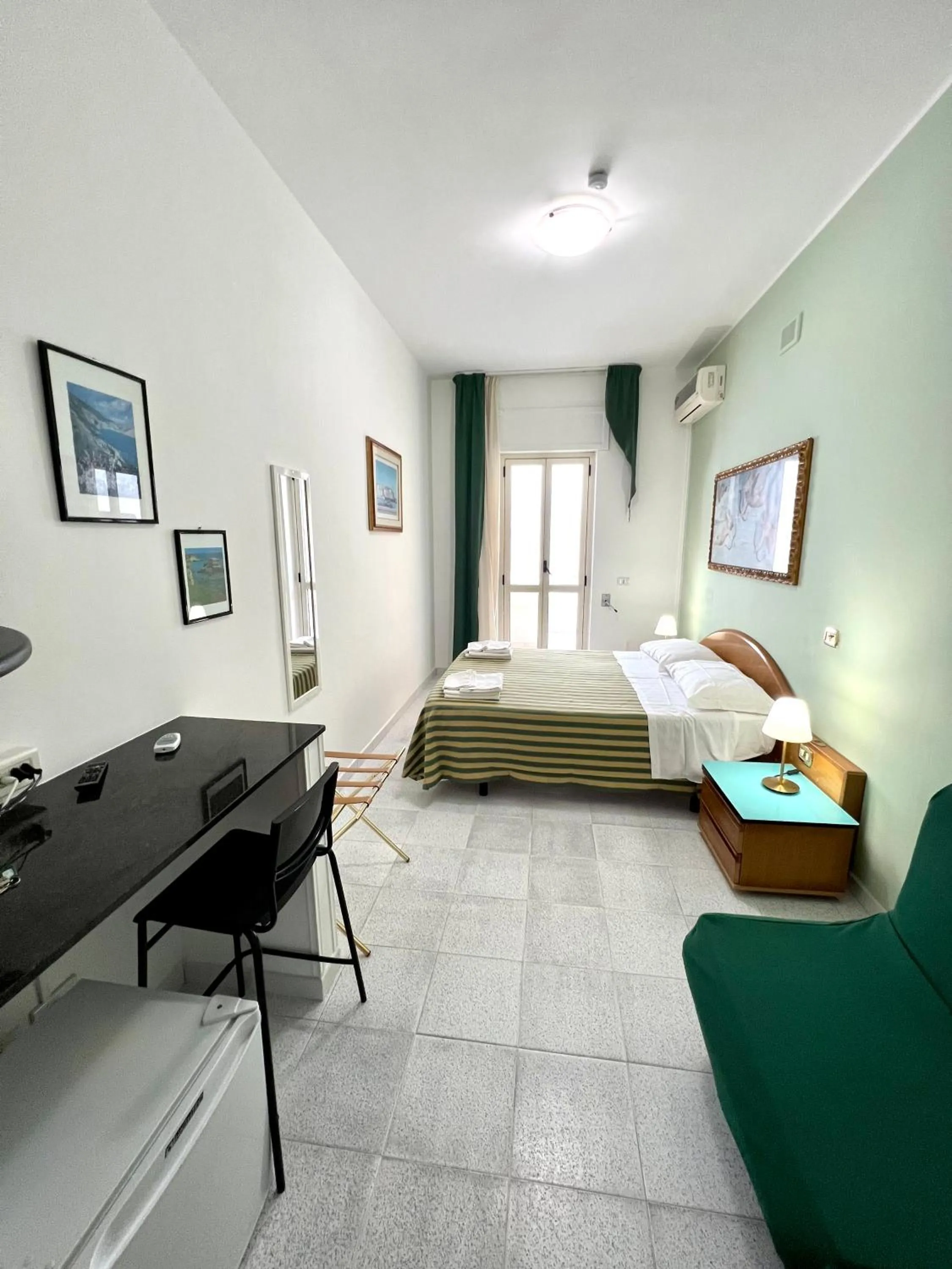 Bedroom, Bed in Hotel Minerva