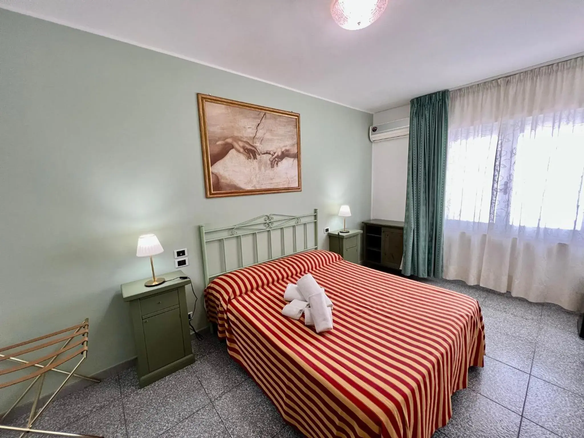 Basic Triple Room in Hotel Minerva Basic Triple Room in Hotel Minerva