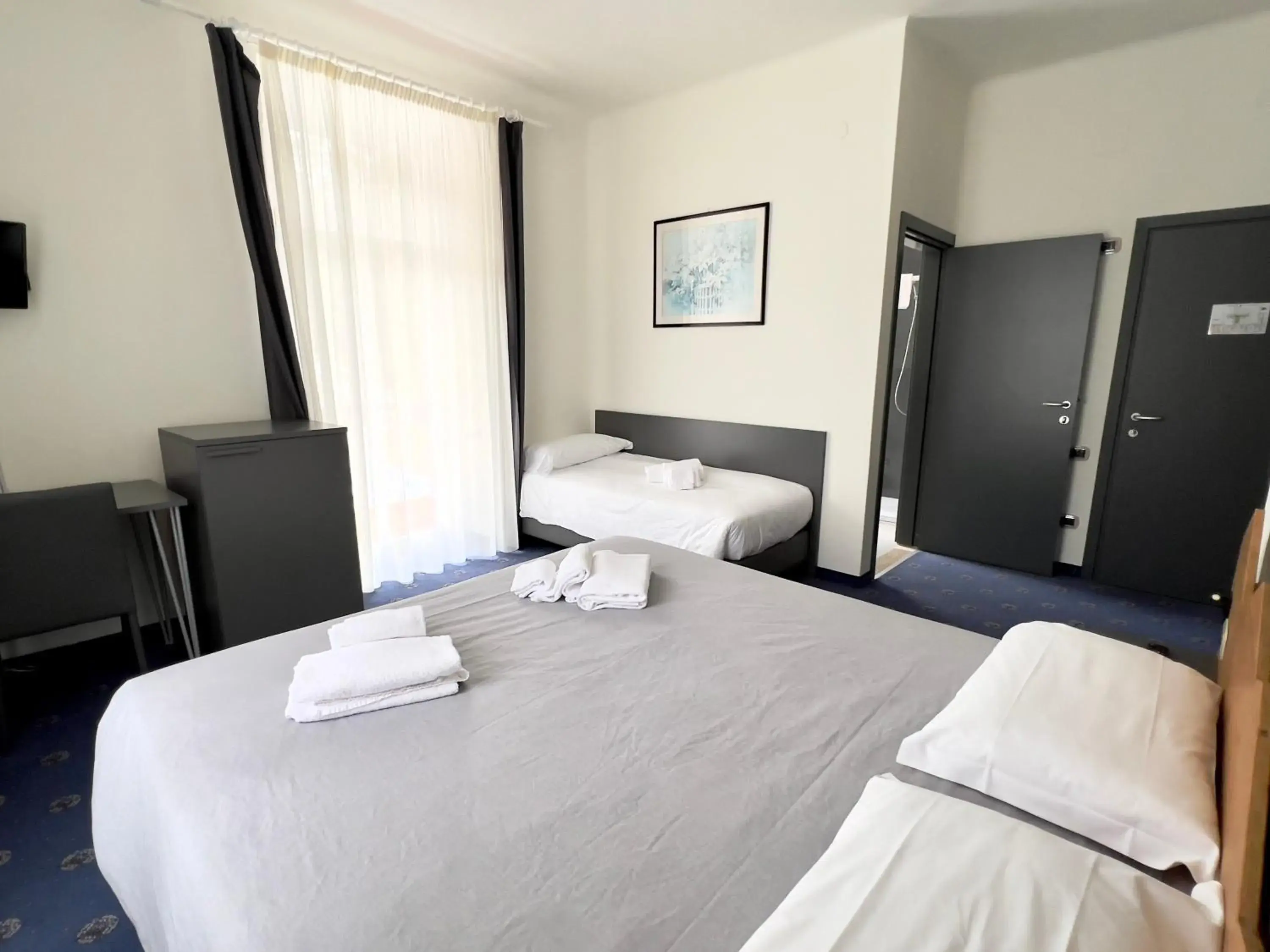 King Room with Roll-In Shower - single occupancy - Disability Access in Hotel Regina del Bosco King Room with Roll-In Shower - single occupancy - Disability Access in Hotel Regina del Bosco