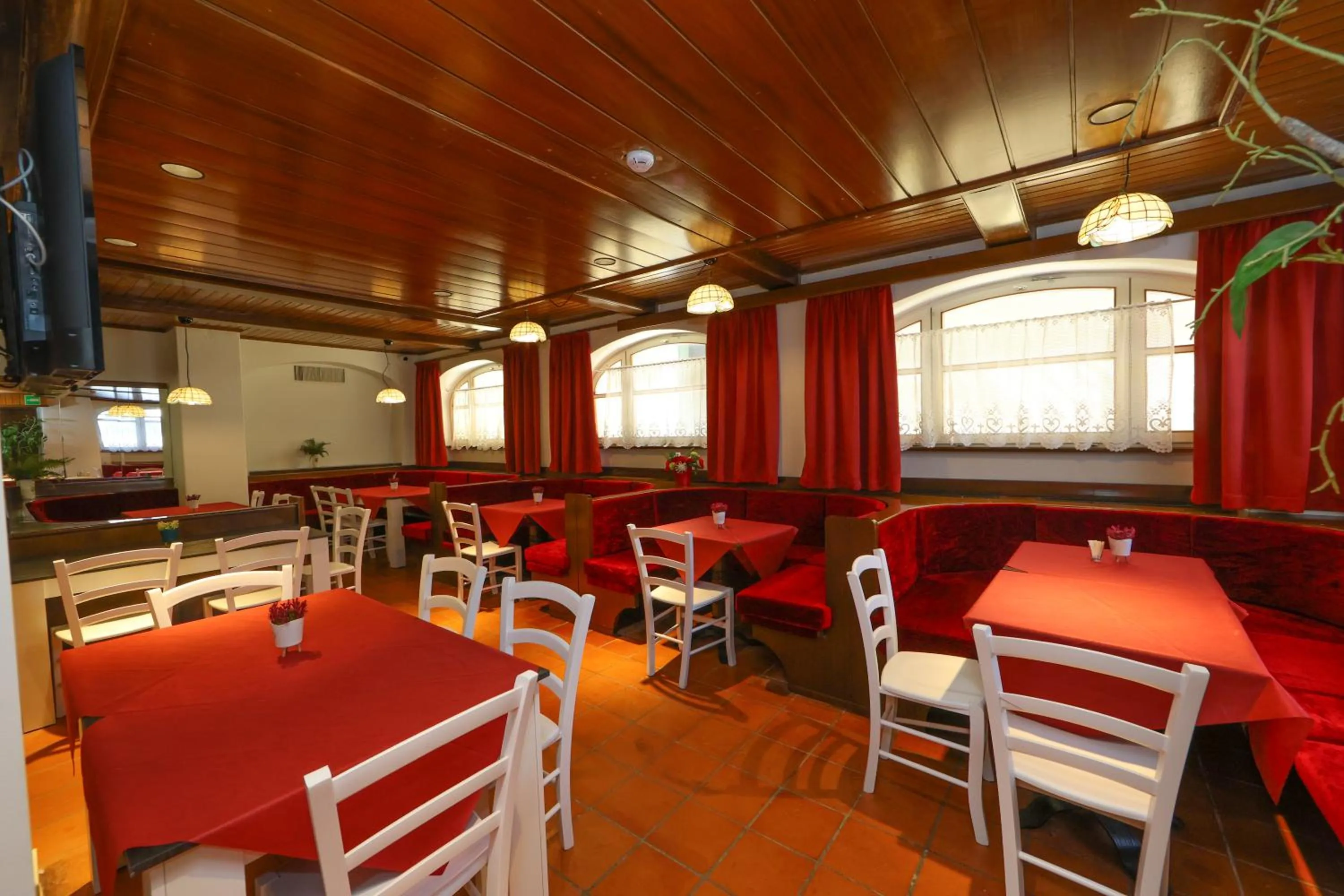 Restaurant/places to eat in Hotel Regina del Bosco