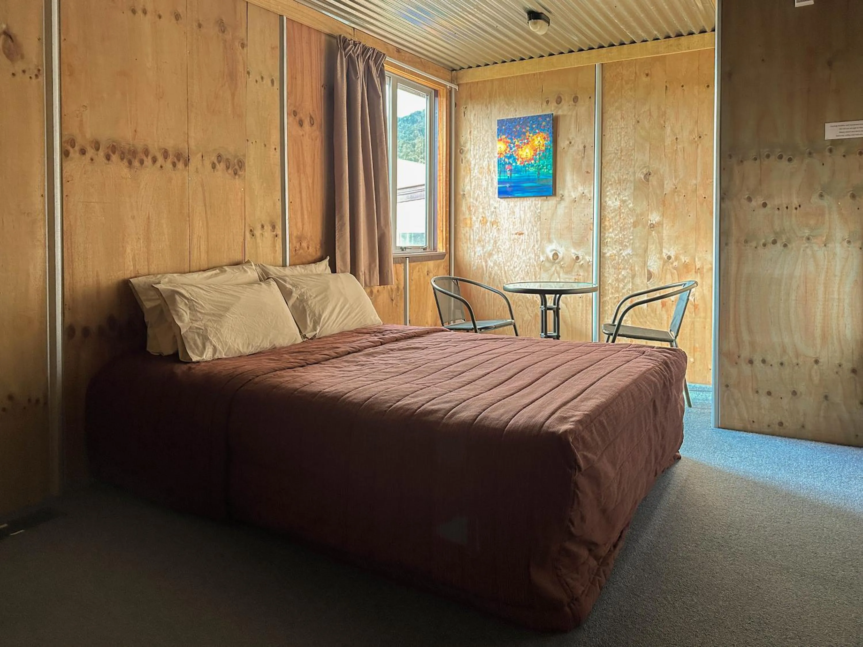 Deluxe Double Room in The Crossing Lodge & Backpackers