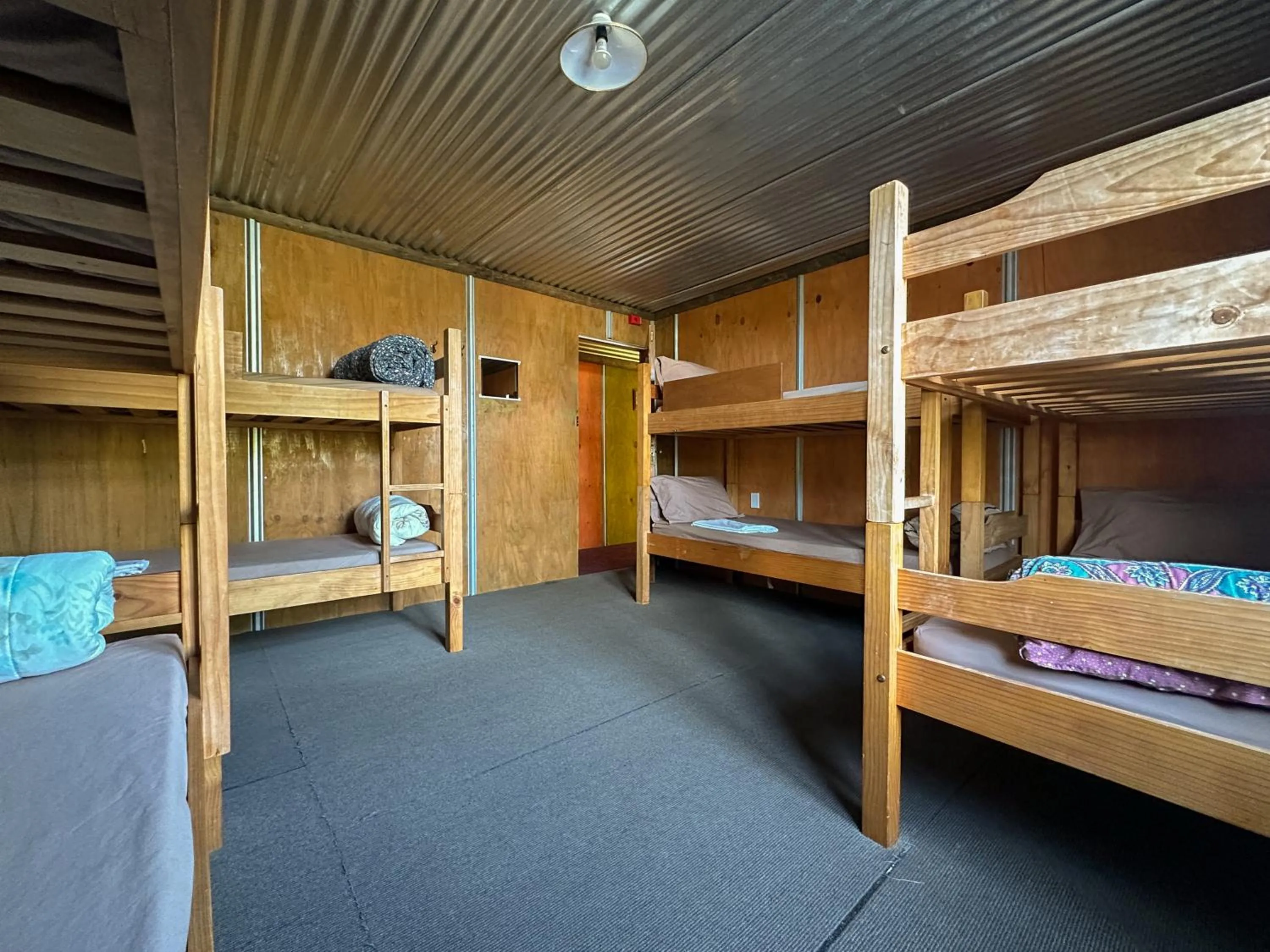 Shower, Bed in The Crossing Lodge & Backpackers