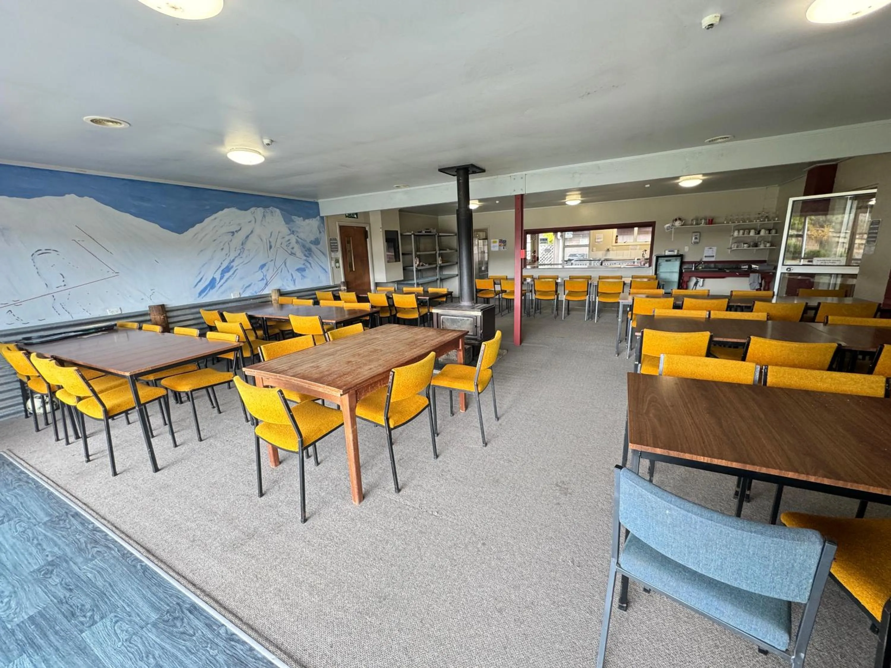 Dining area in The Crossing Lodge & Backpackers