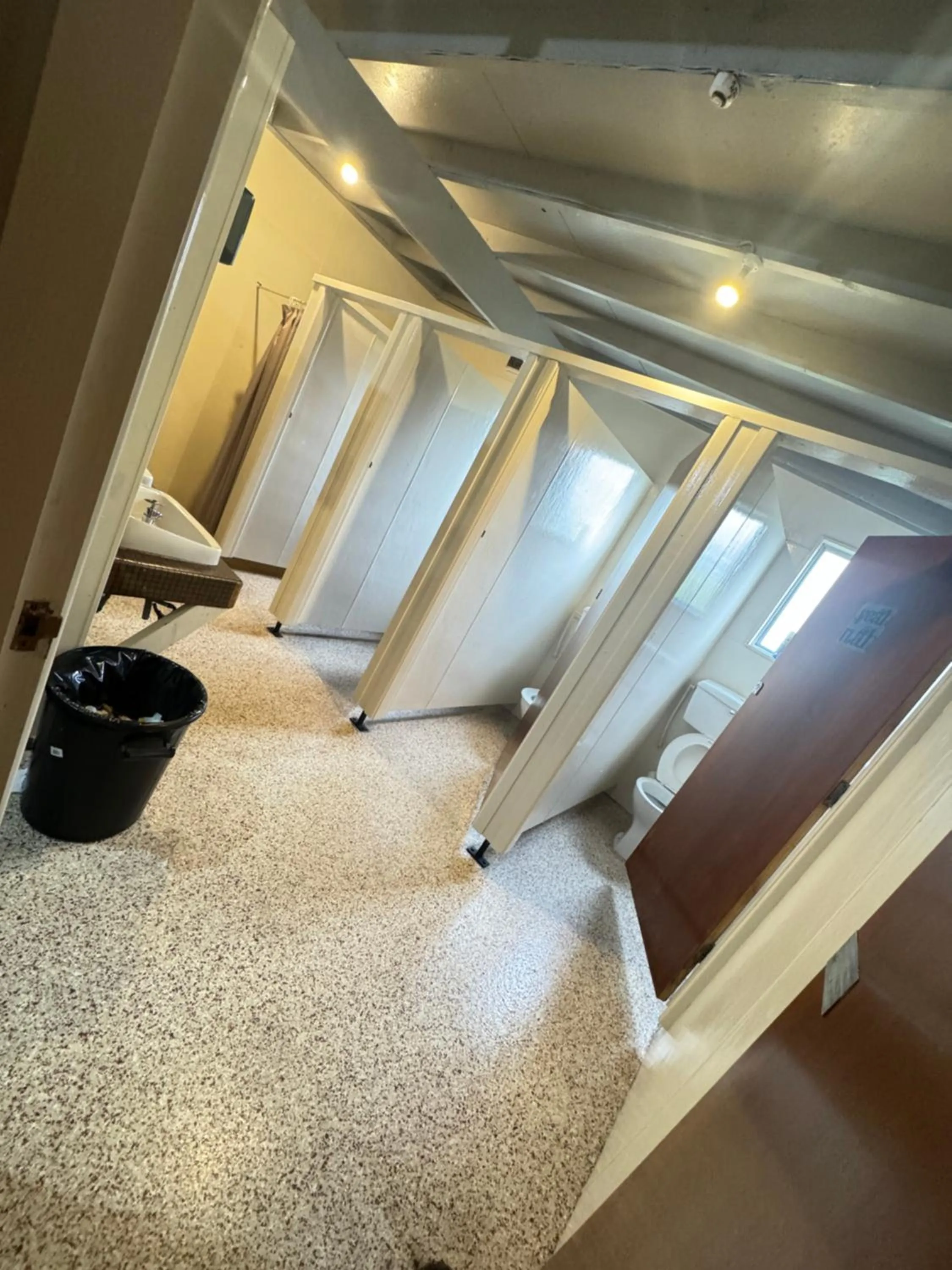 Bathroom, Bed in The Crossing Lodge & Backpackers