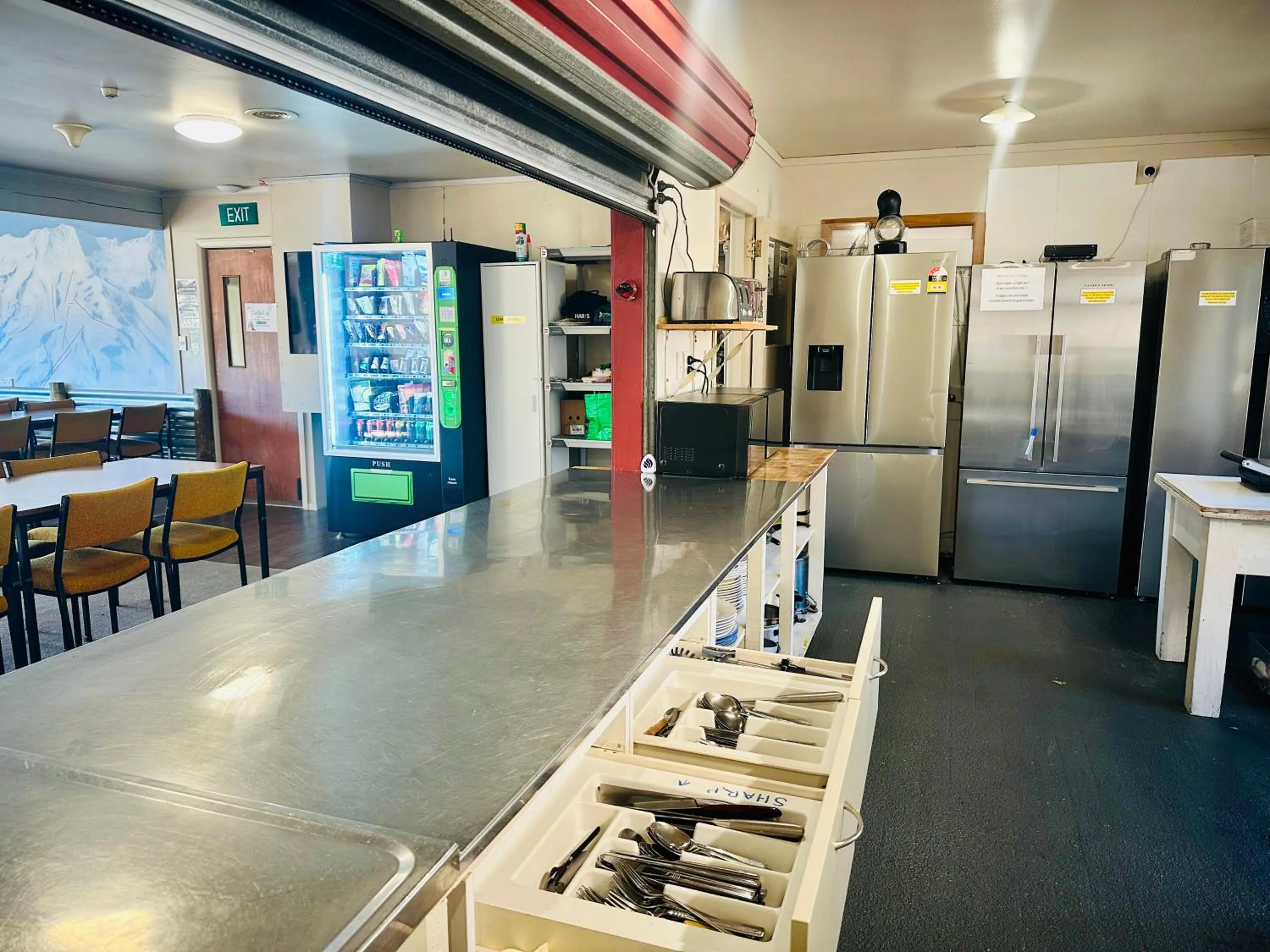 Kitchen or kitchenette in The Crossing Lodge & Backpackers