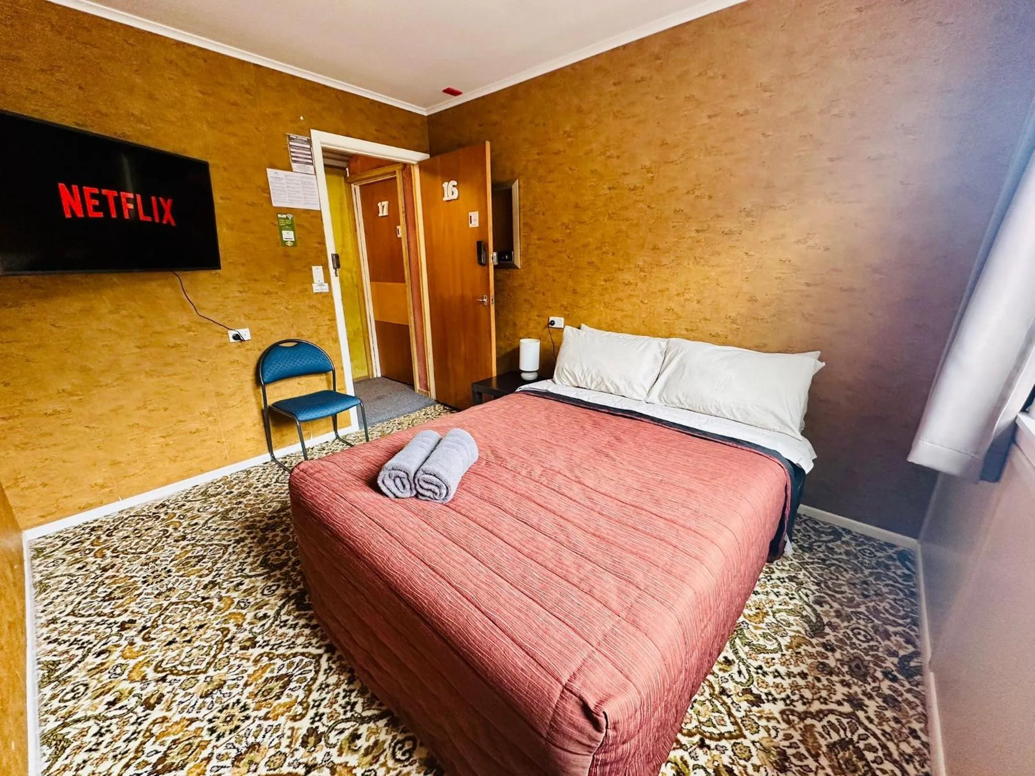 TV and multimedia, Bed in The Crossing Lodge & Backpackers