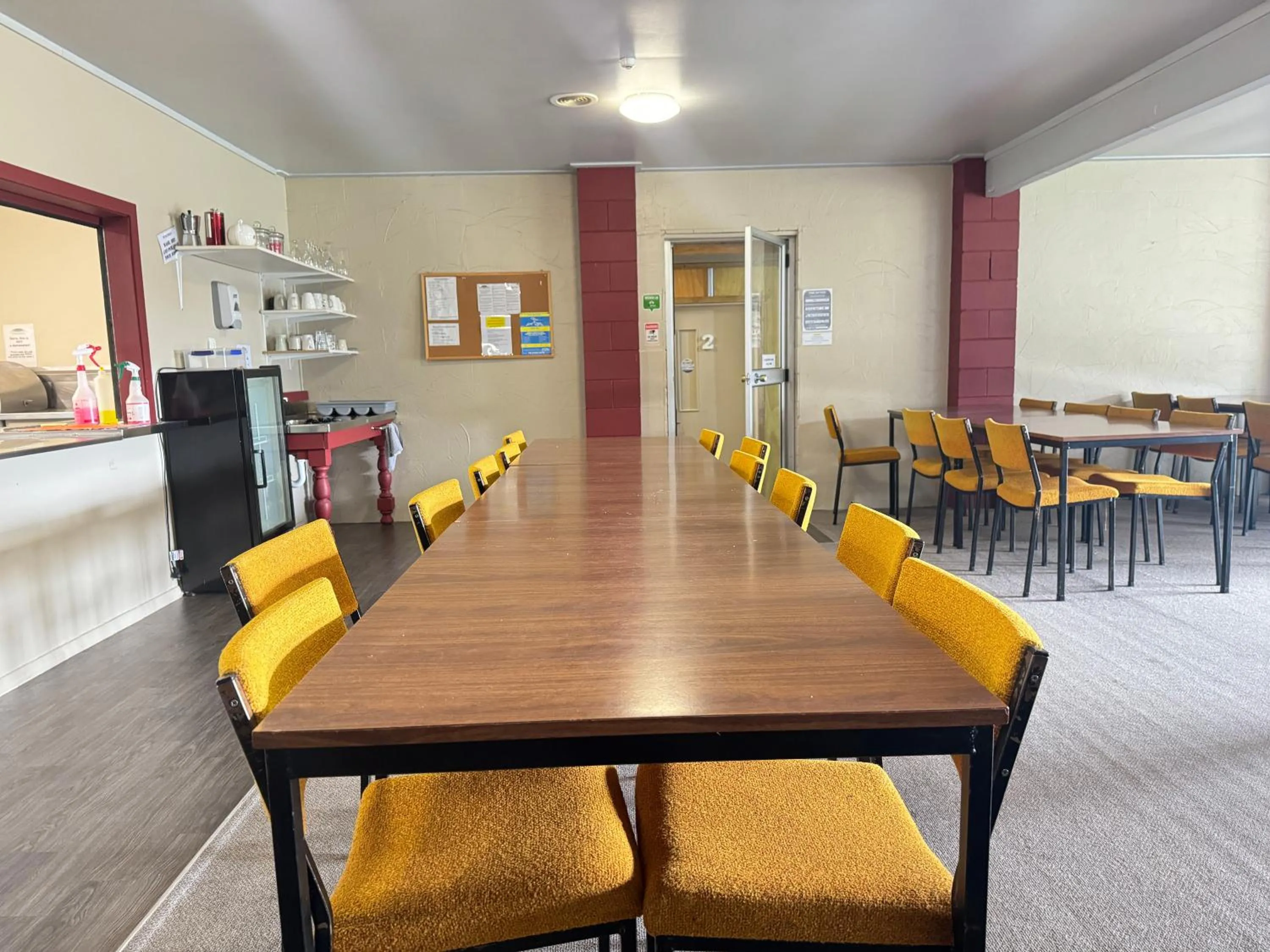 Kitchen or kitchenette in The Crossing Lodge & Backpackers