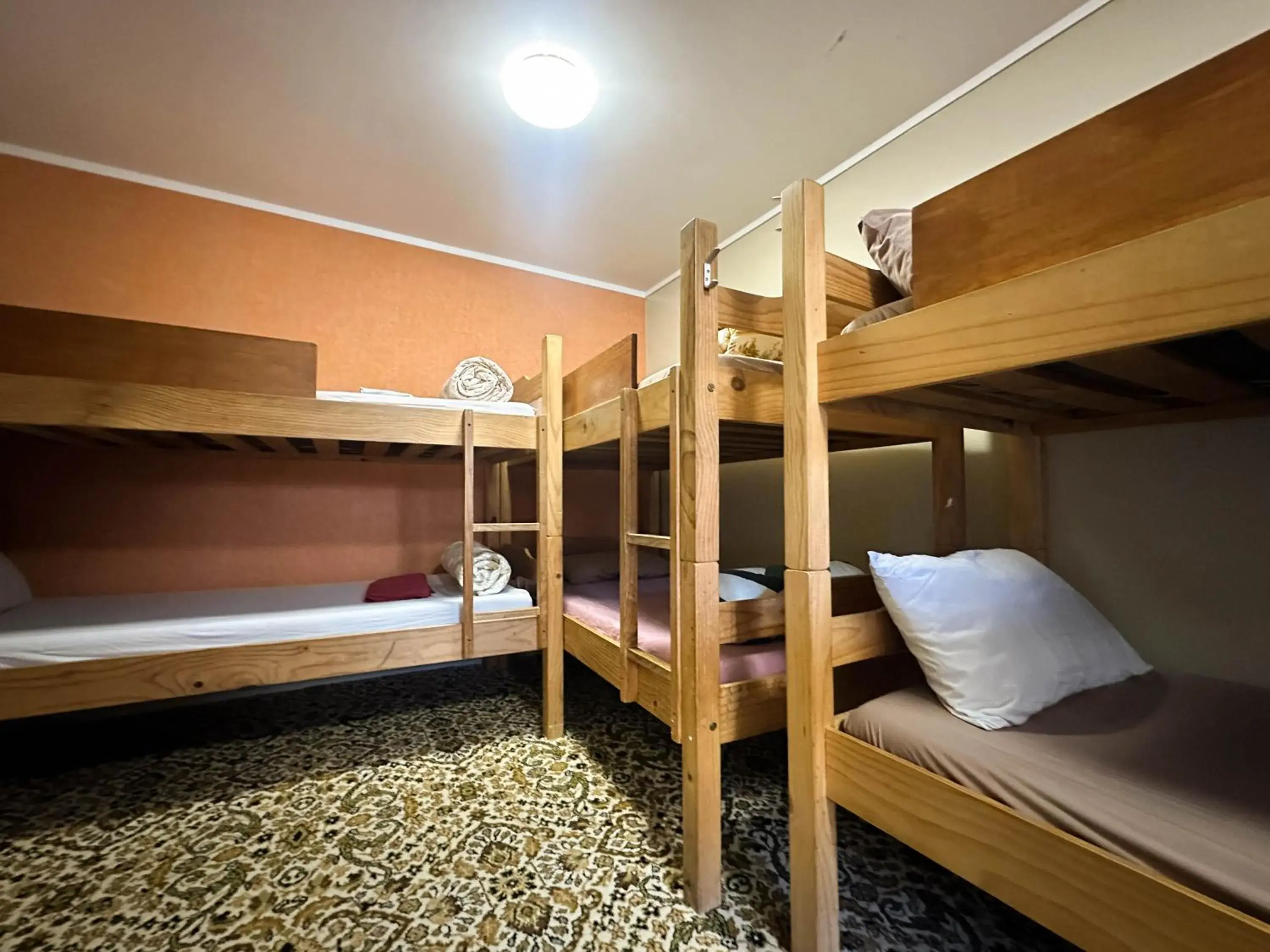 Bed in 6-Bed Mixed Dormitory Room in The Crossing Lodge & Backpackers Bed in 6-Bed Mixed Dormitory Room in The Crossing Lodge & Backpackers