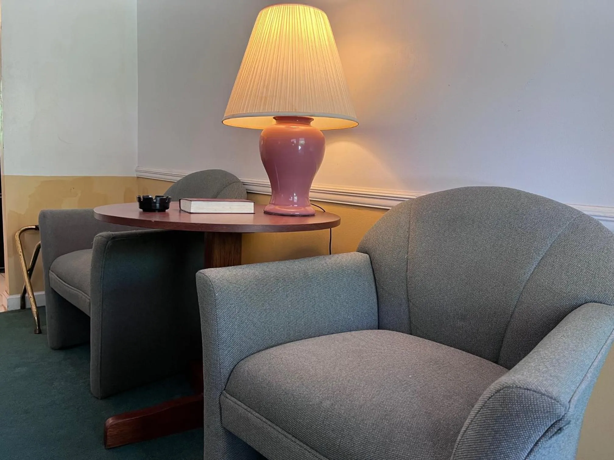 Living room in WINDTREE INN