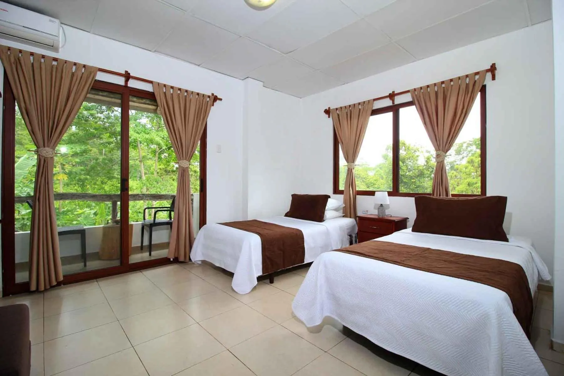 Mountain view, Bed in Natura Gardens Galápagos