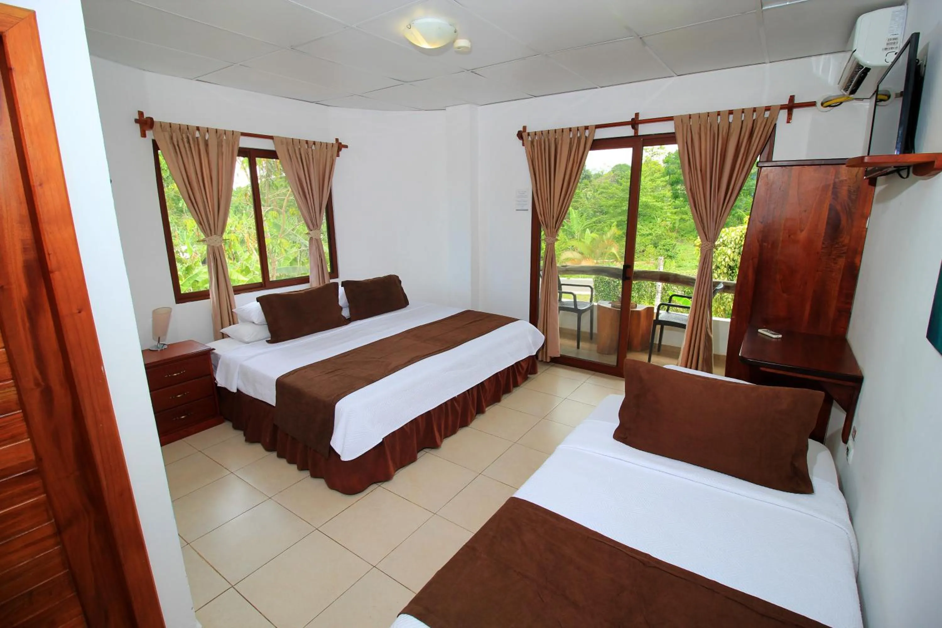 Balcony/Terrace, Bed in Natura Gardens Galápagos