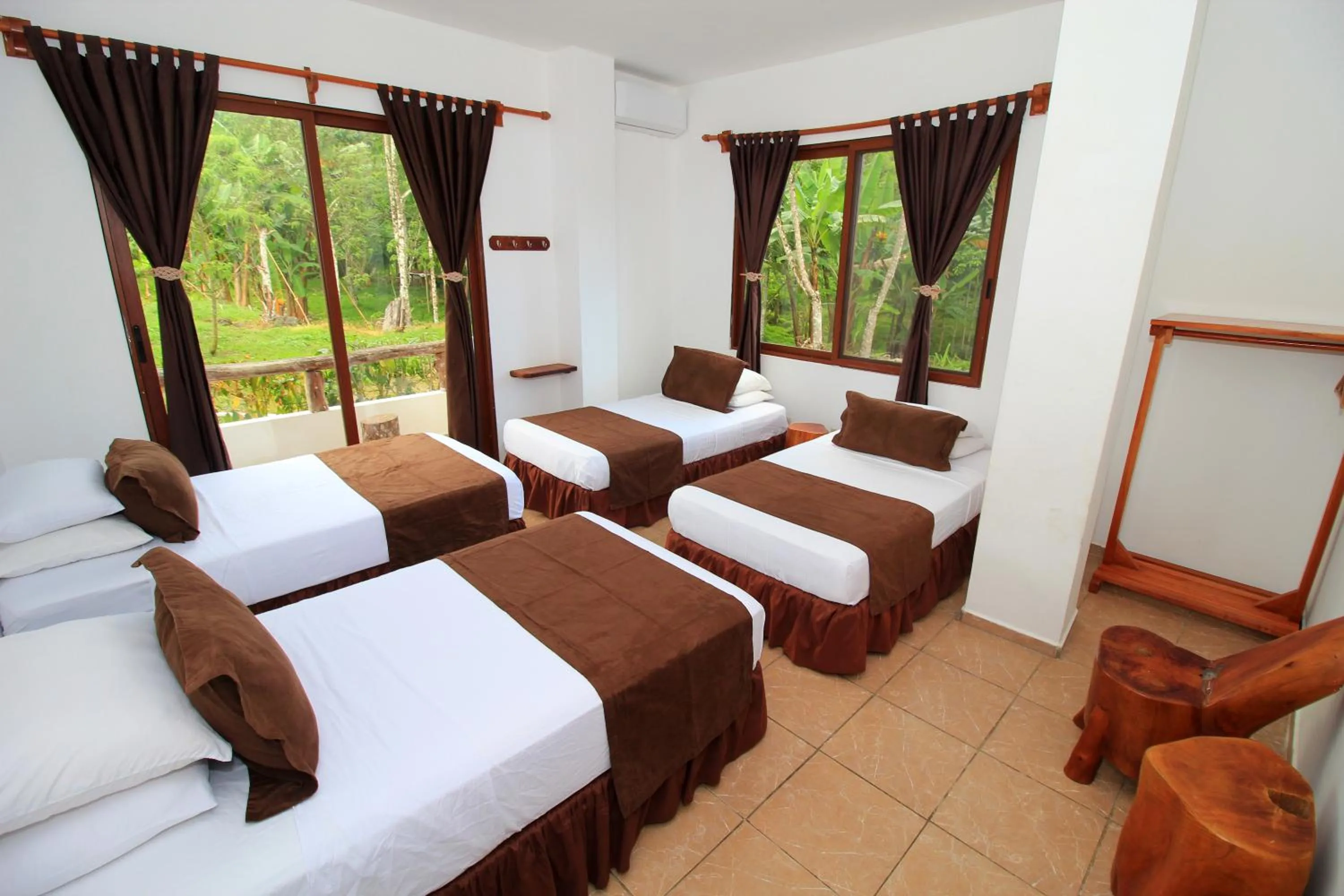 Photo of the whole room, Bed in Natura Gardens Galápagos