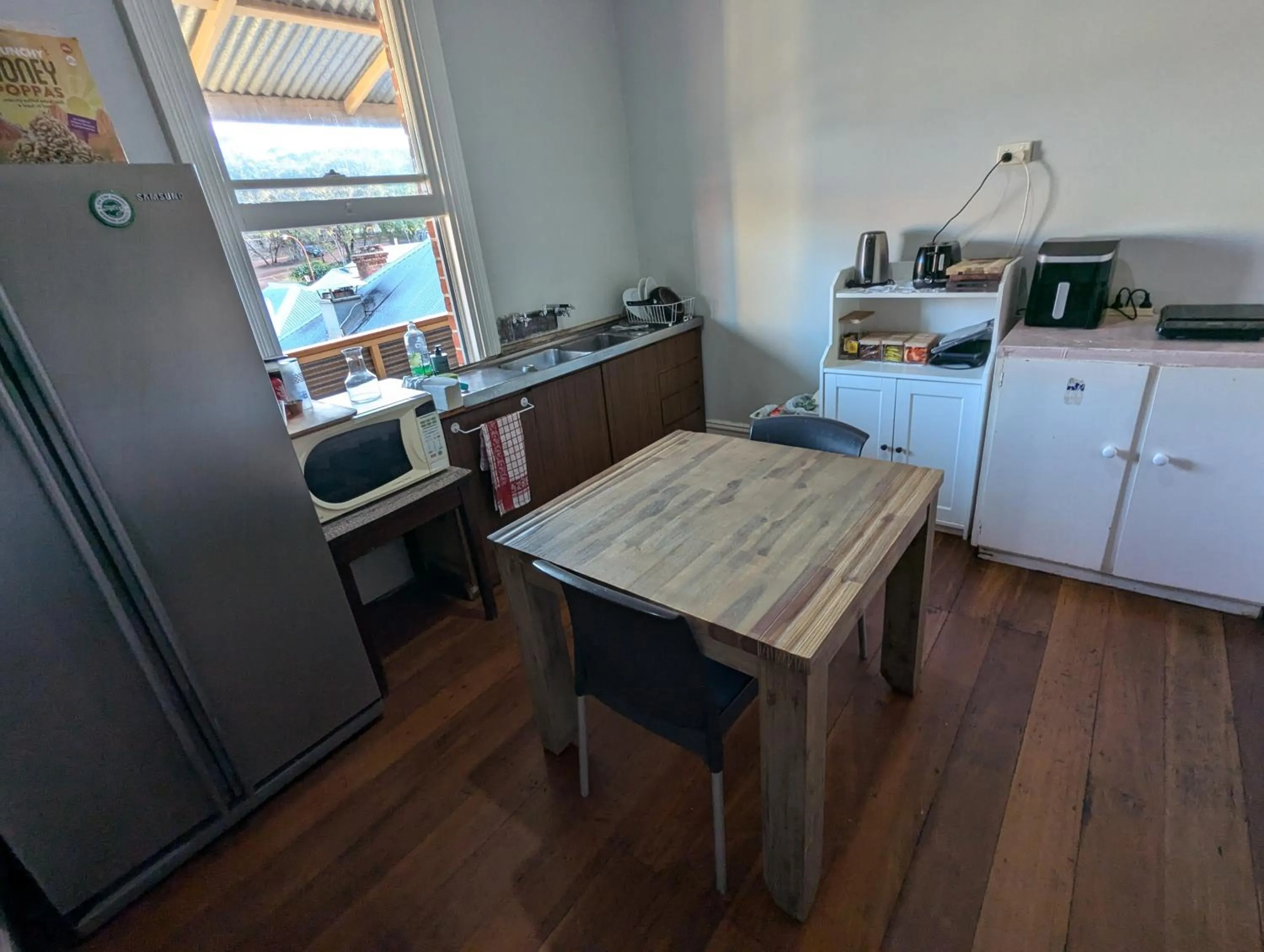Kitchen or kitchenette in Toodyay Hotel