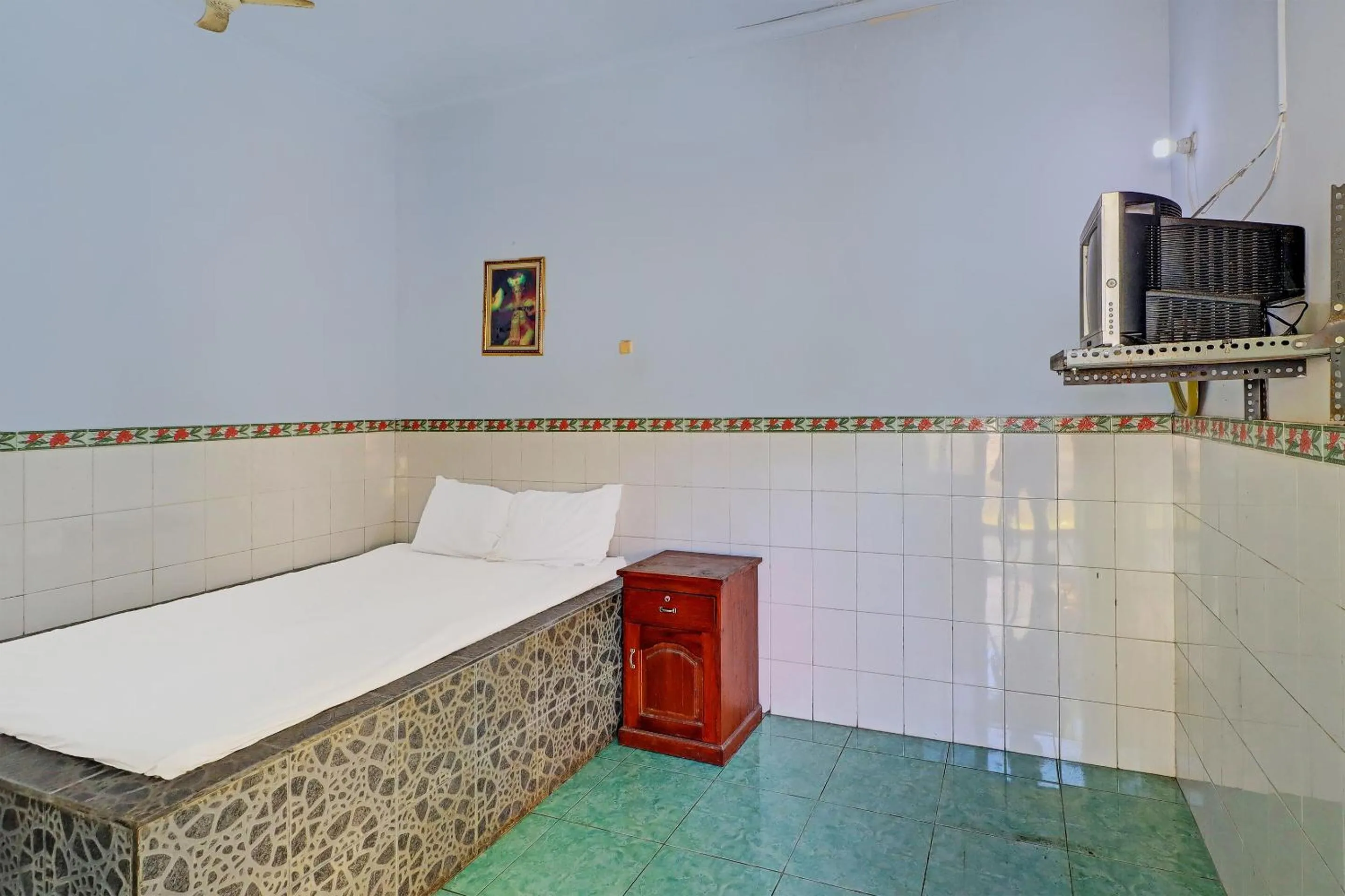 Bedroom, Bed in Hotel O Sekar Jagat Near Pantai Baluk Rening