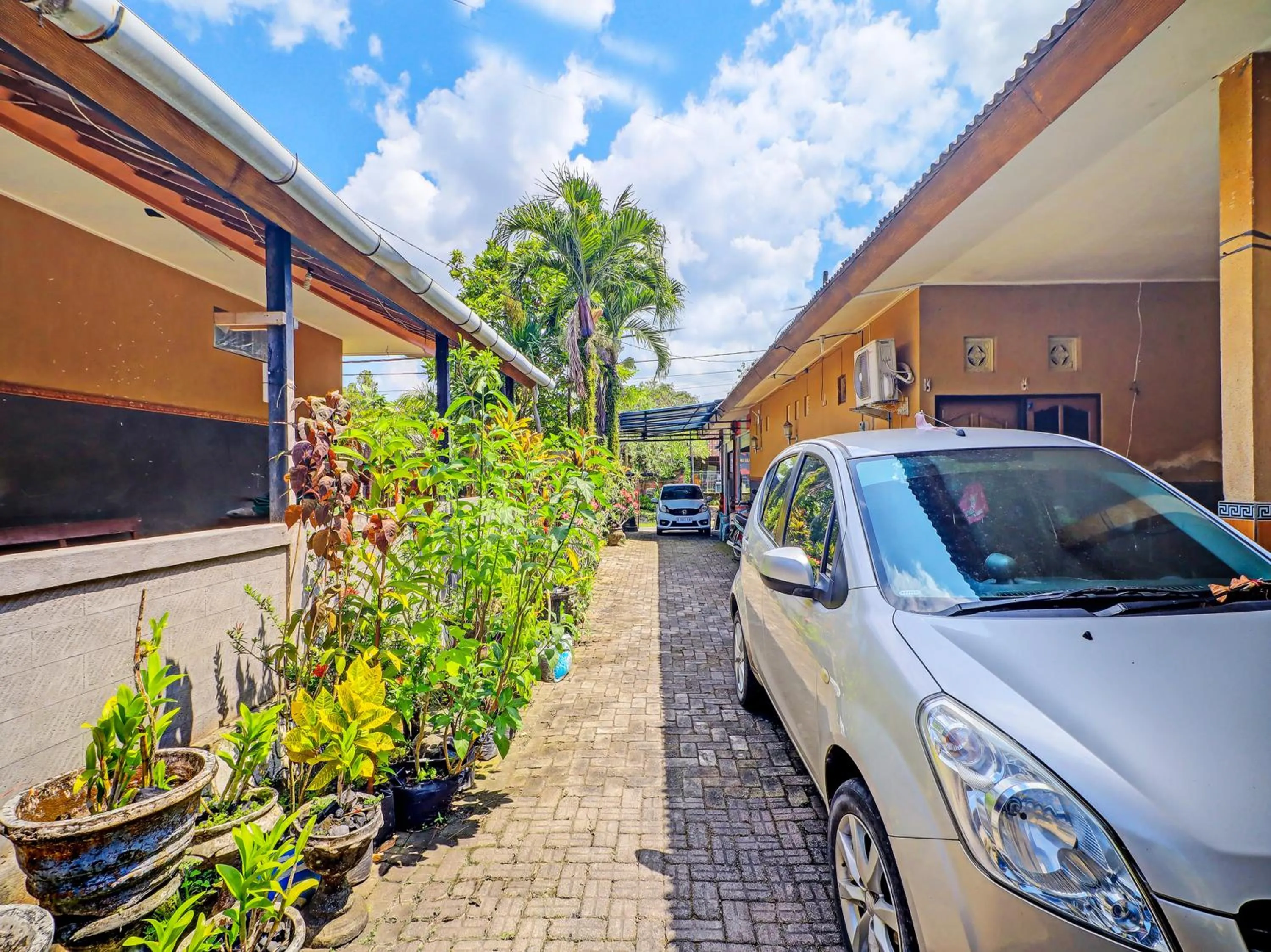 Garden in Hotel O Sekar Jagat Near Pantai Baluk Rening
