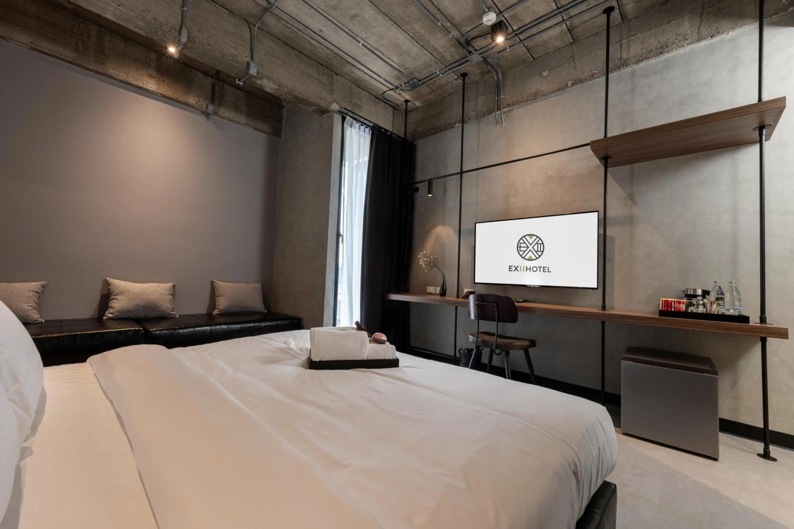 Photo of the whole room, Bed in EX2 Hotel