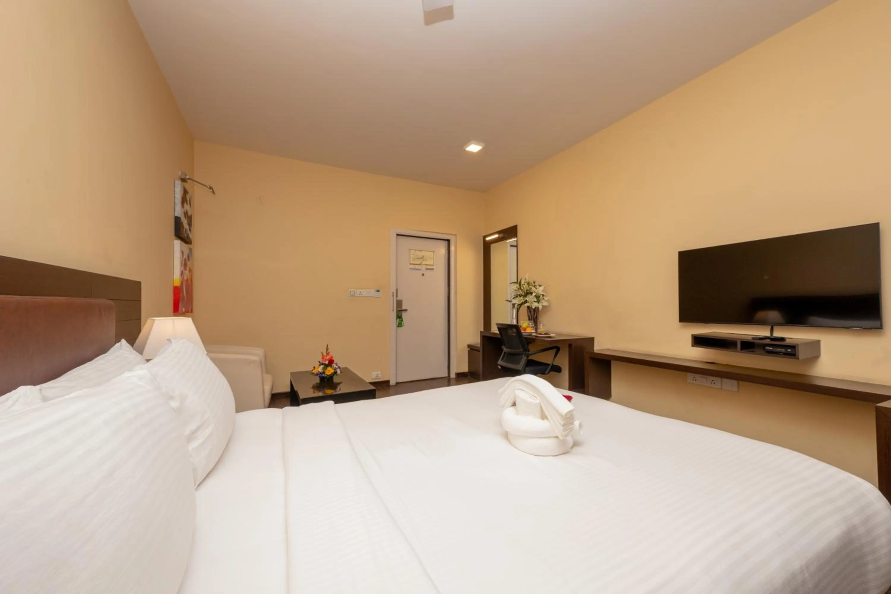 Photo of the whole room, Bed in THE WOODROSE