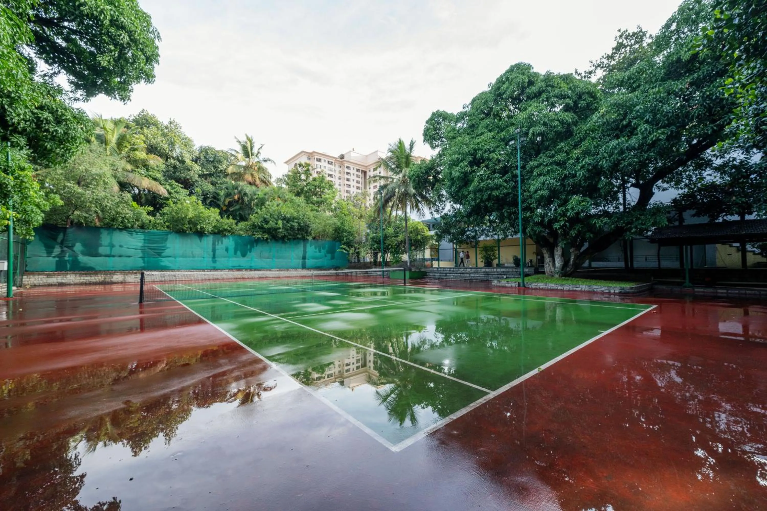Tennis court in THE WOODROSE