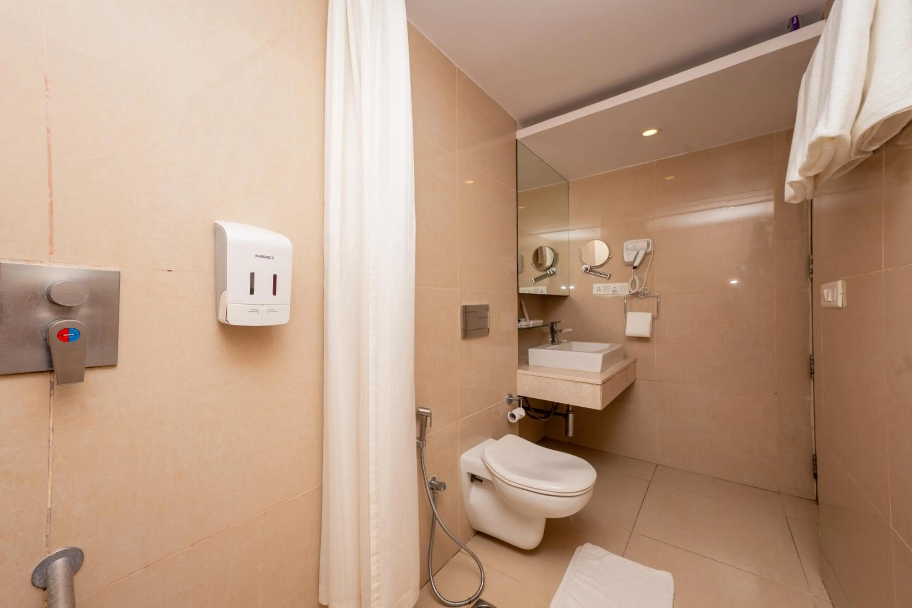 Toilet in THE WOODROSE