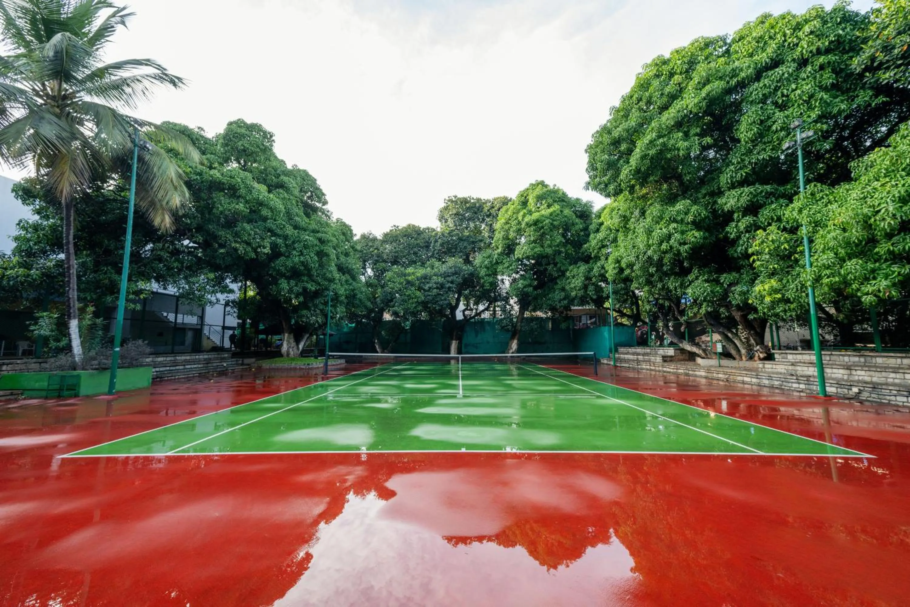 Tennis court in THE WOODROSE