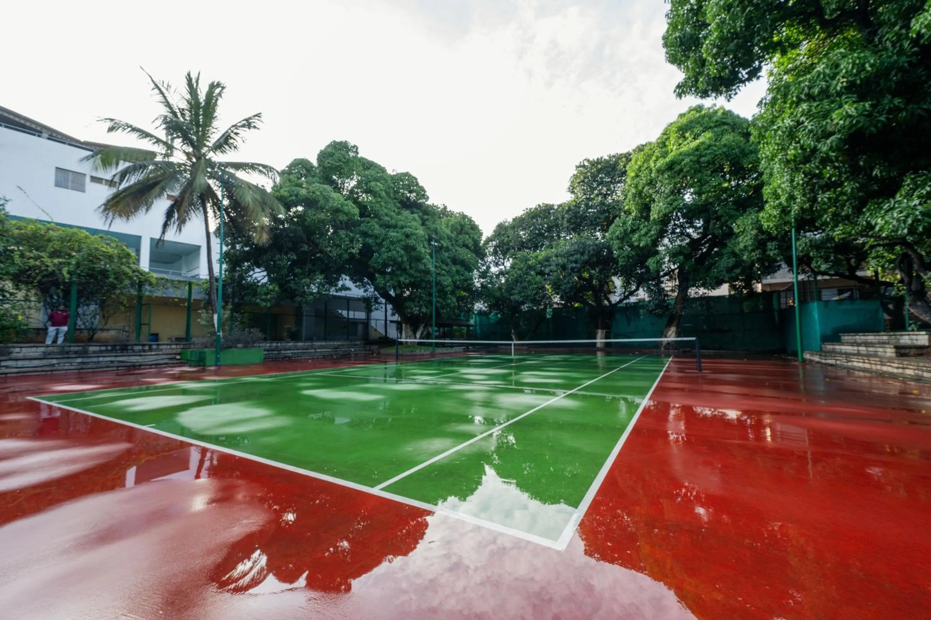 Tennis court in THE WOODROSE