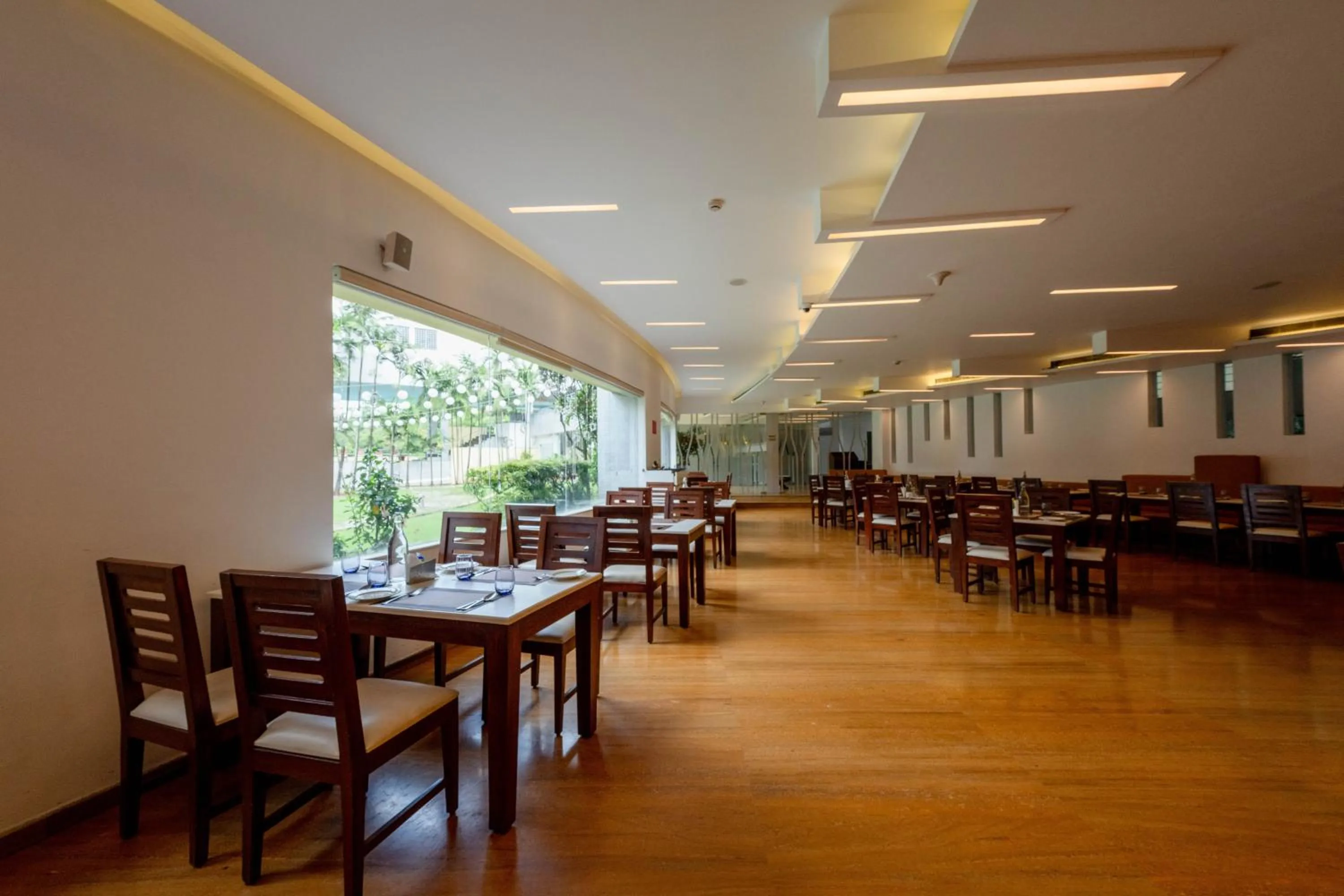 Restaurant/places to eat in THE WOODROSE