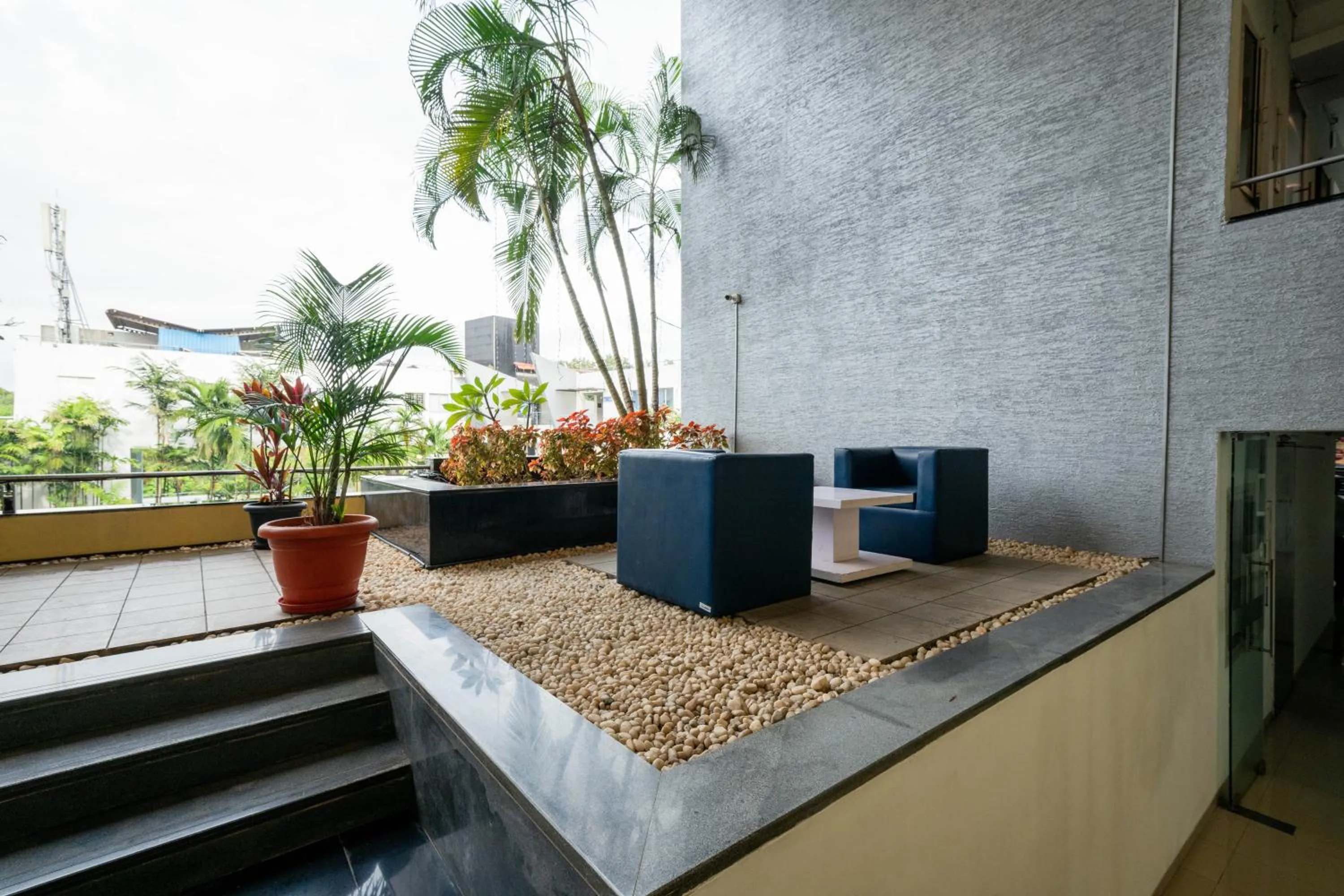 Garden view in THE WOODROSE