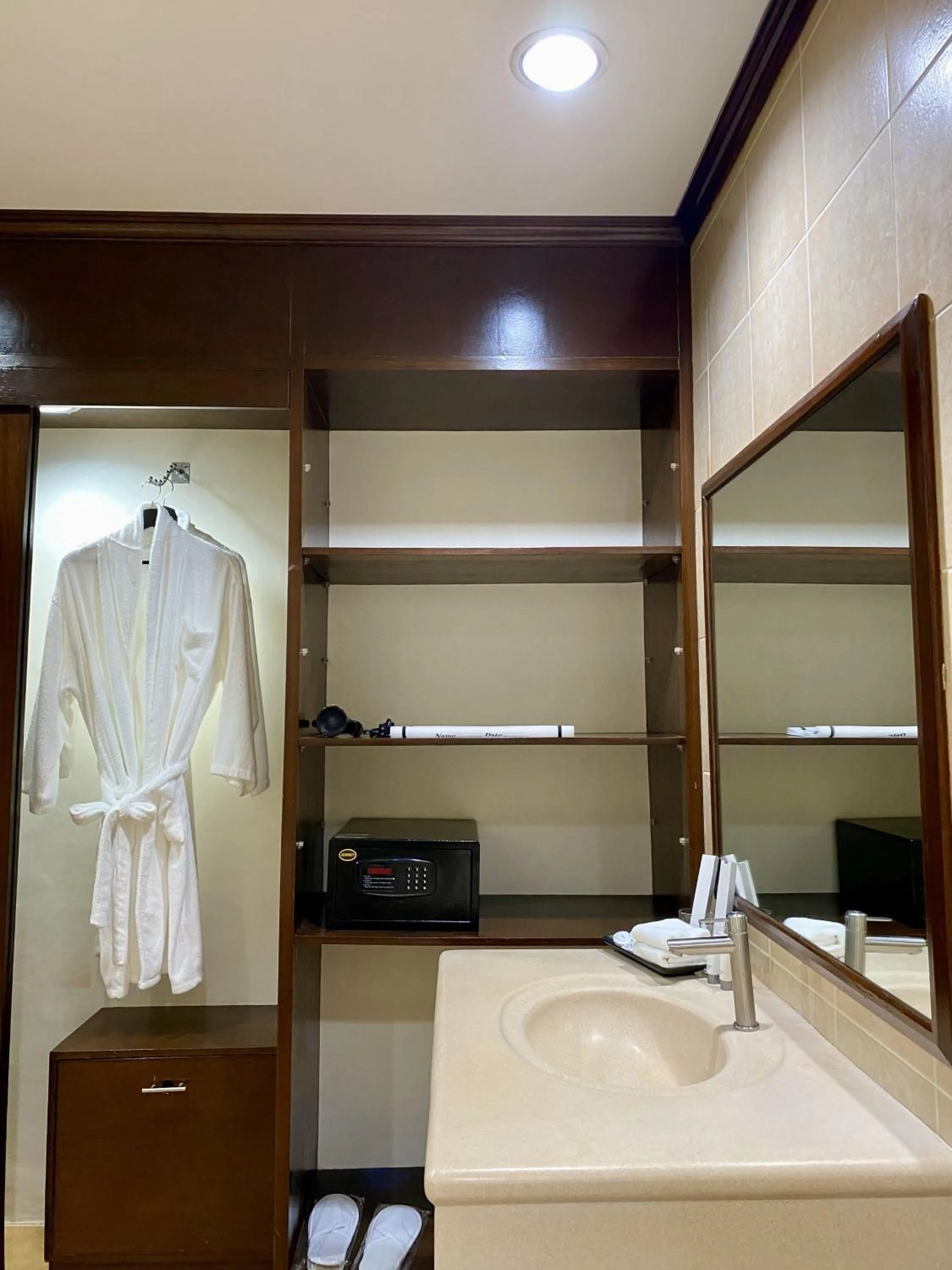 Bathroom in Plaza Del Norte Hotel and Convention Center