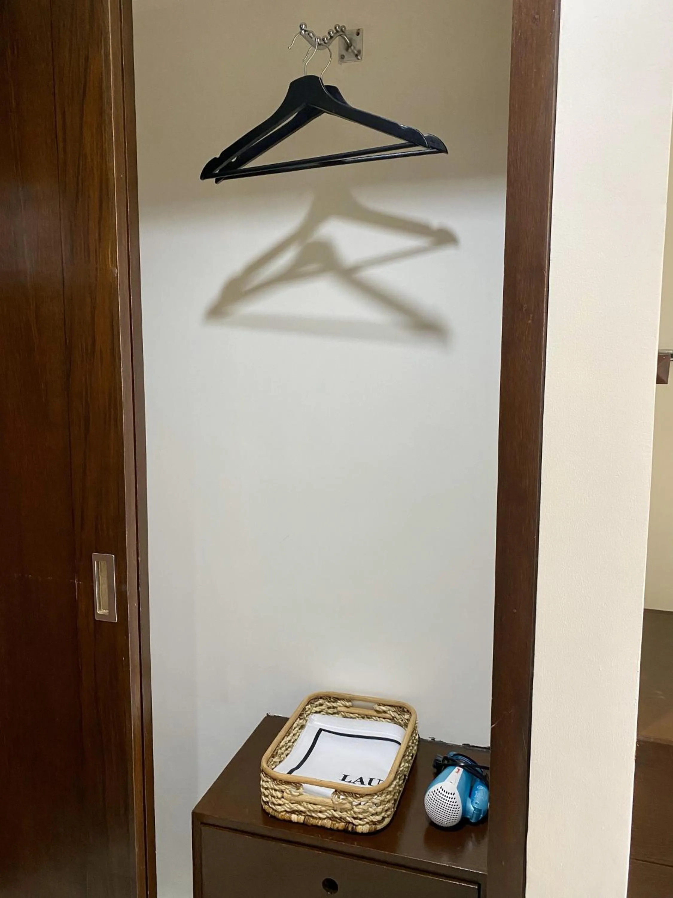 wardrobe in Plaza Del Norte Hotel and Convention Center