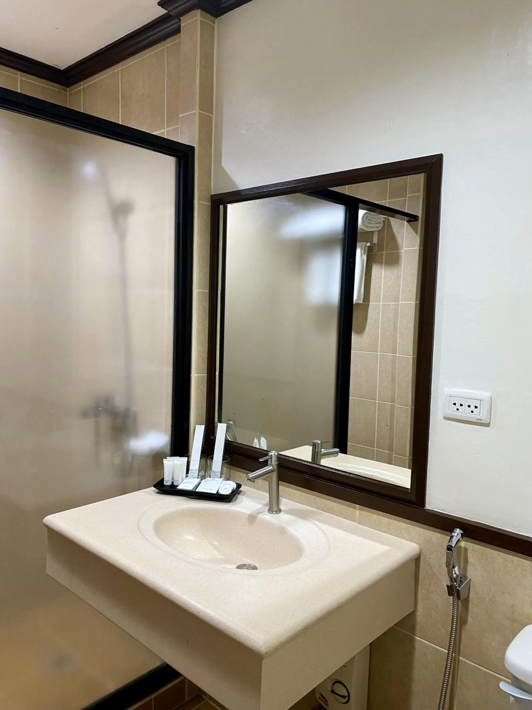 Toilet in Plaza Del Norte Hotel and Convention Center