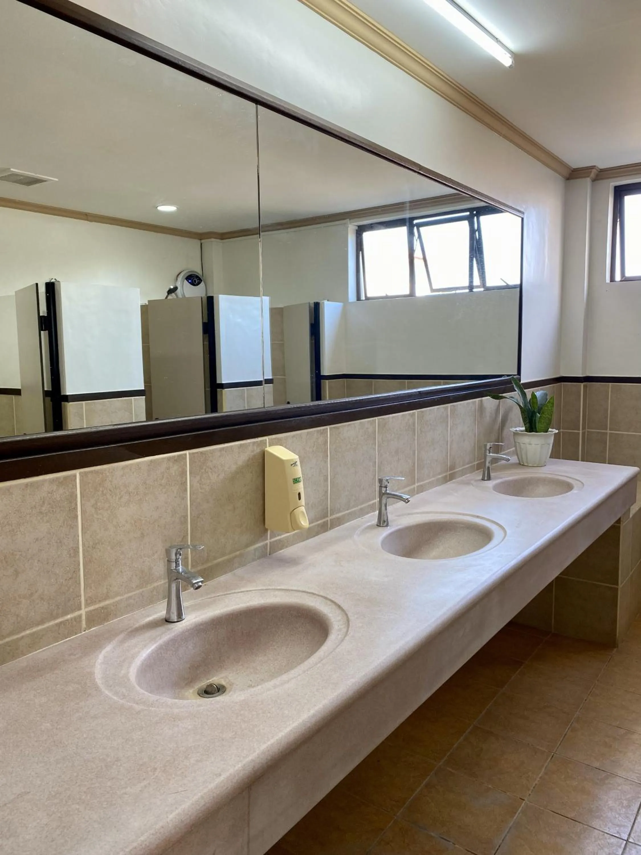Bathroom in Plaza Del Norte Hotel and Convention Center