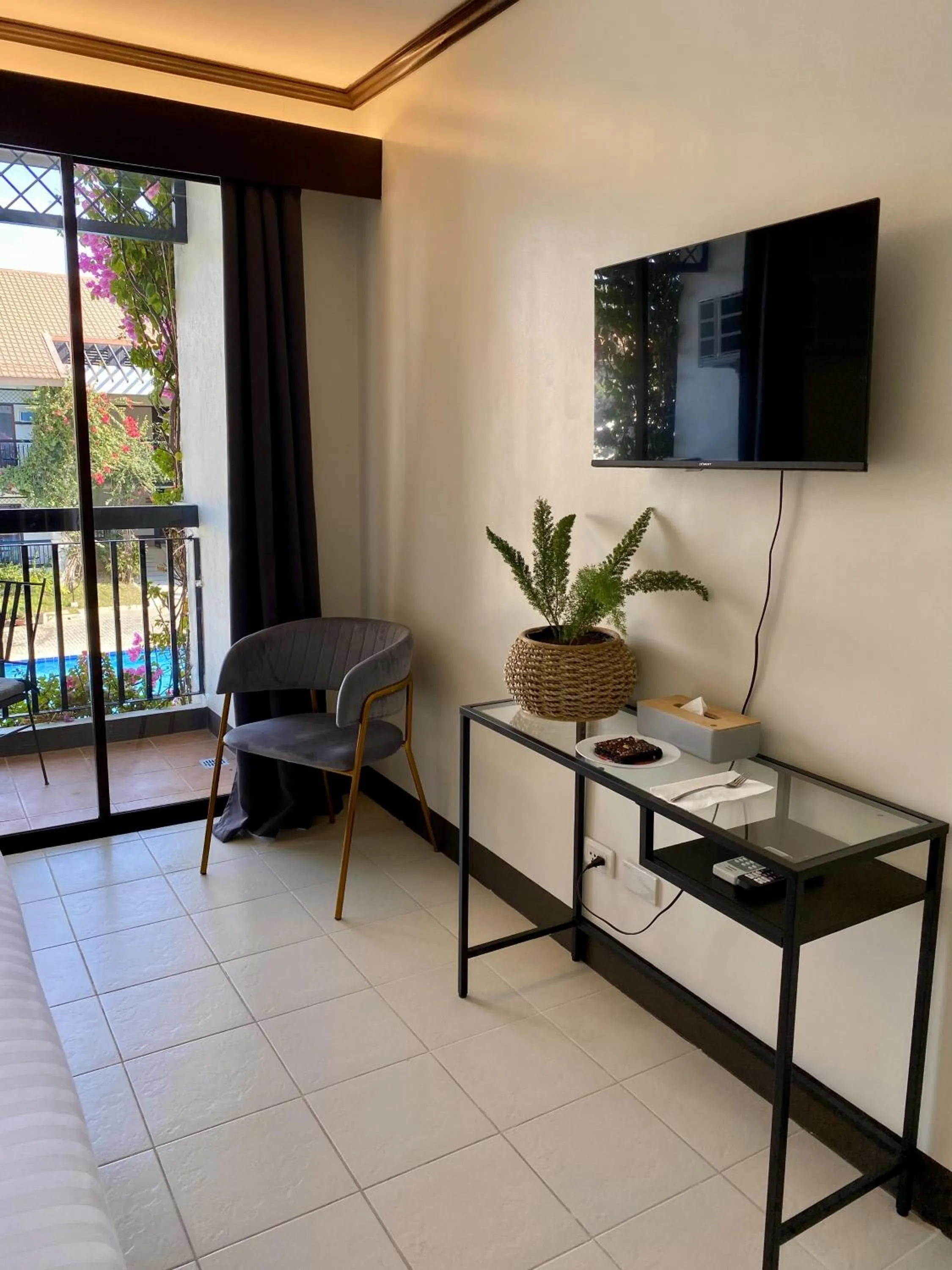 Communal lounge/ TV room in Plaza Del Norte Hotel and Convention Center