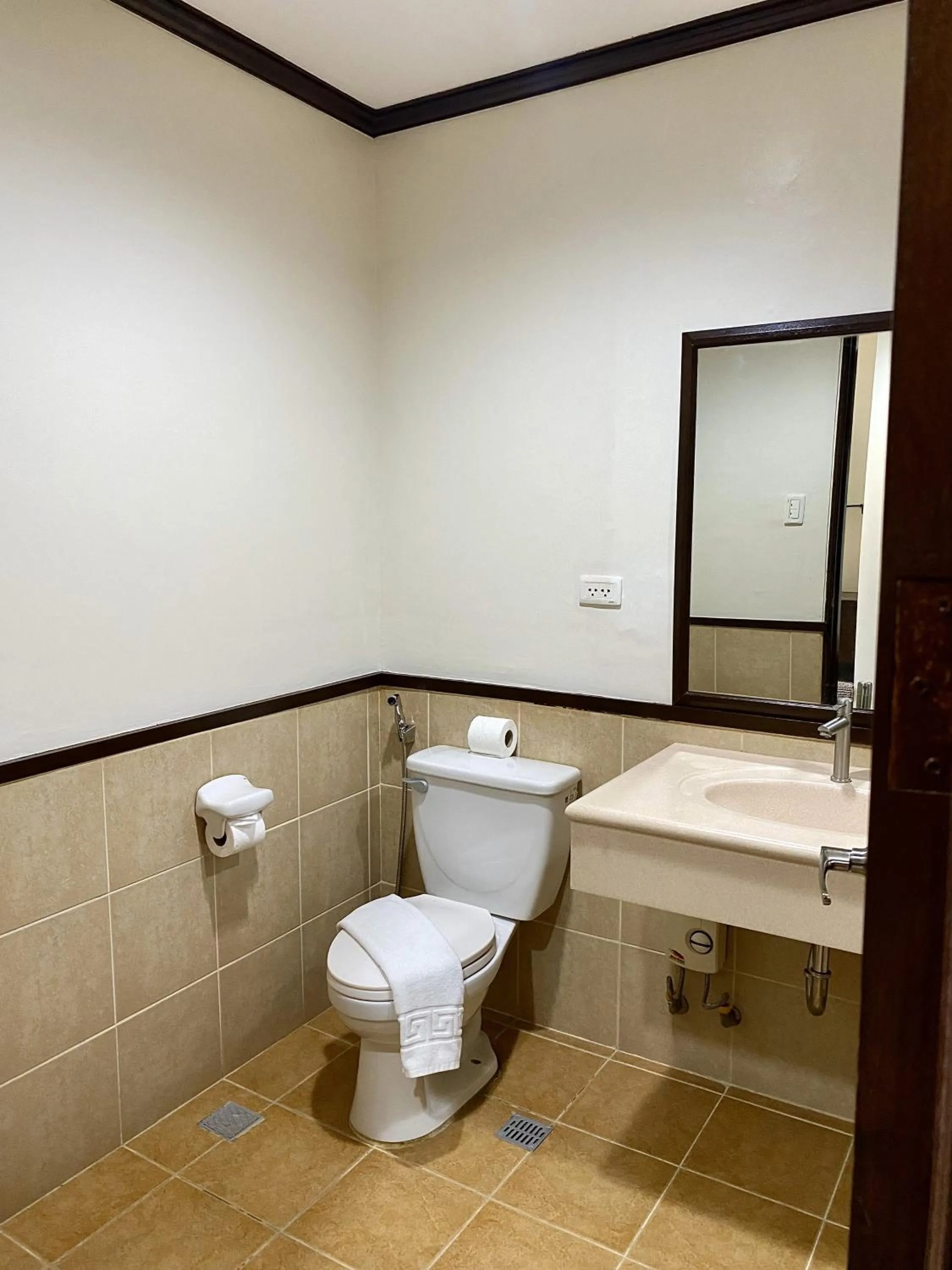 Toilet in Plaza Del Norte Hotel and Convention Center