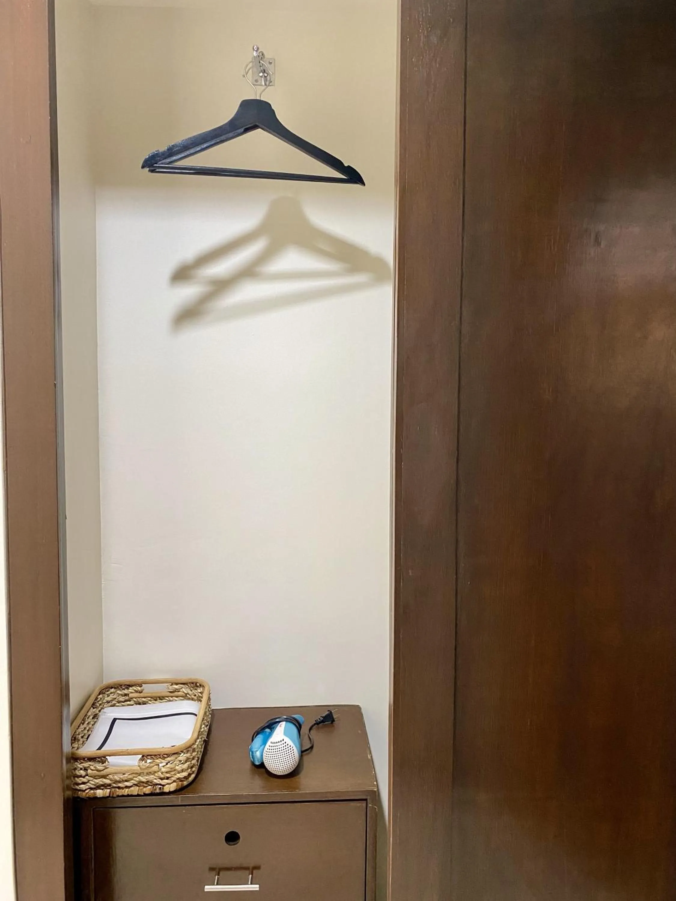 wardrobe in Plaza Del Norte Hotel and Convention Center