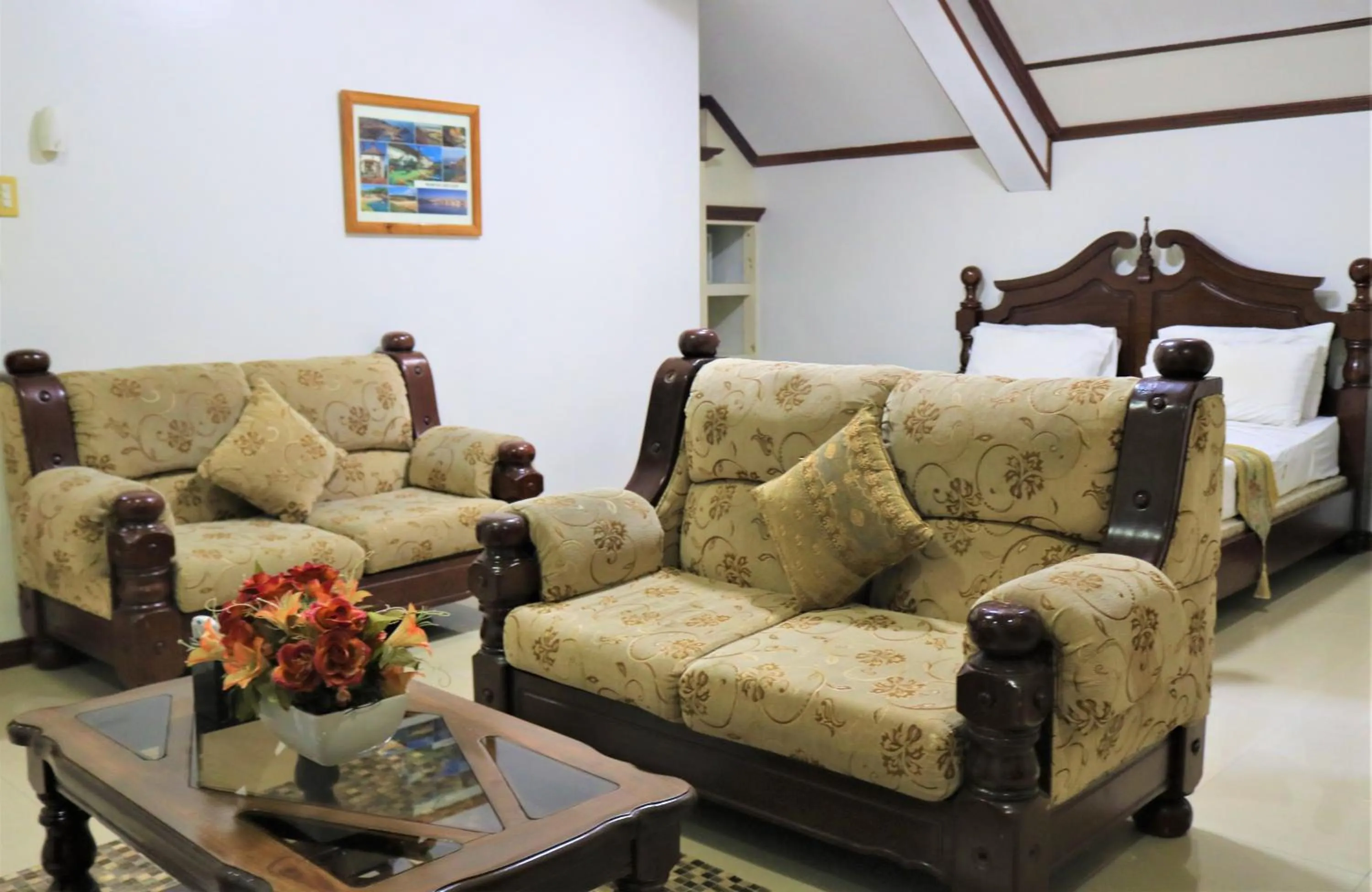 PALM TREE RESORT AND RESTAURANT